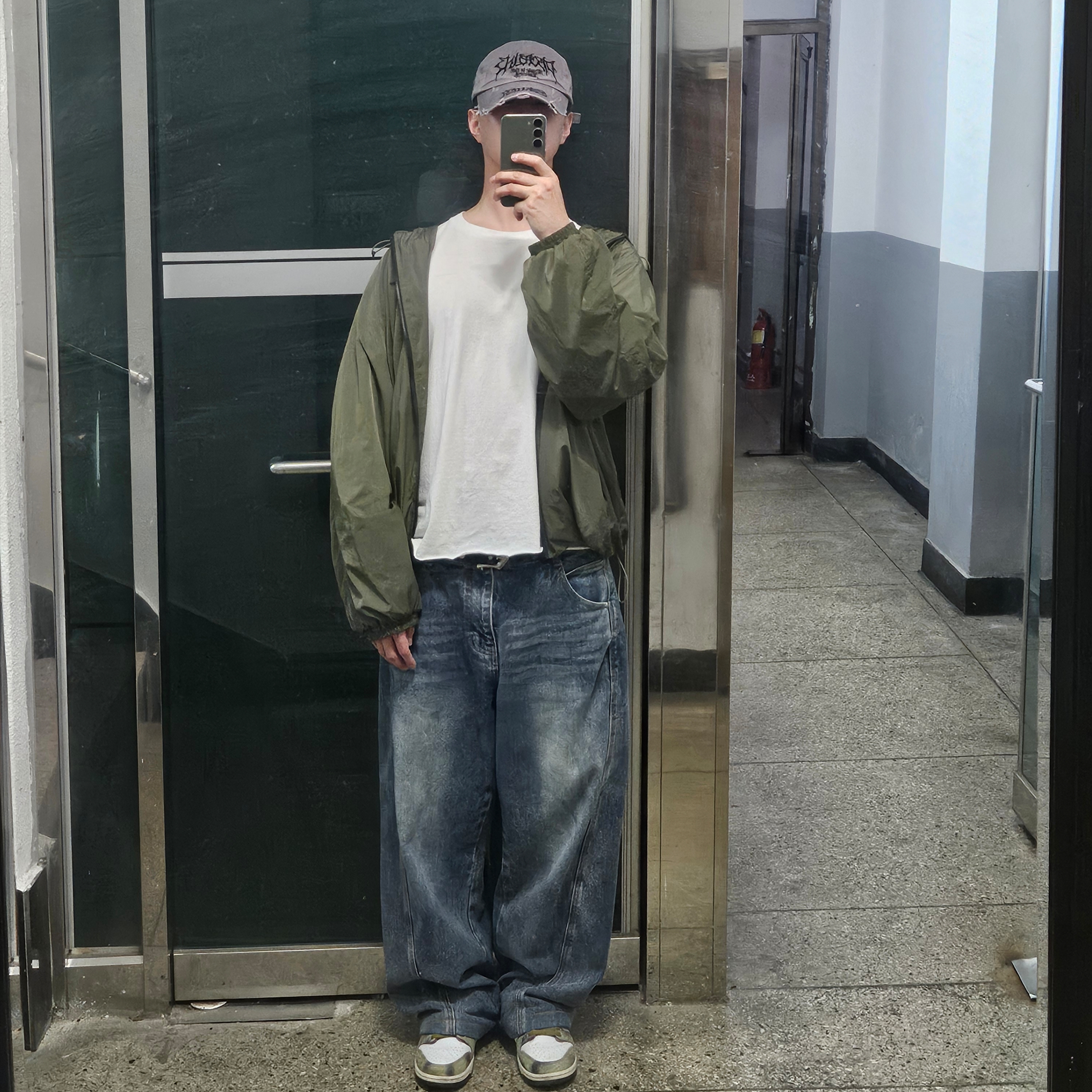 Undermycar Mu.105 Anti Fxxking Logo Play Regular Fit Nylon Windbreaker Khaki, Nike x Alexis Sablone SB Dunk Low Pro White and Pacific Moss 착용 스타일
