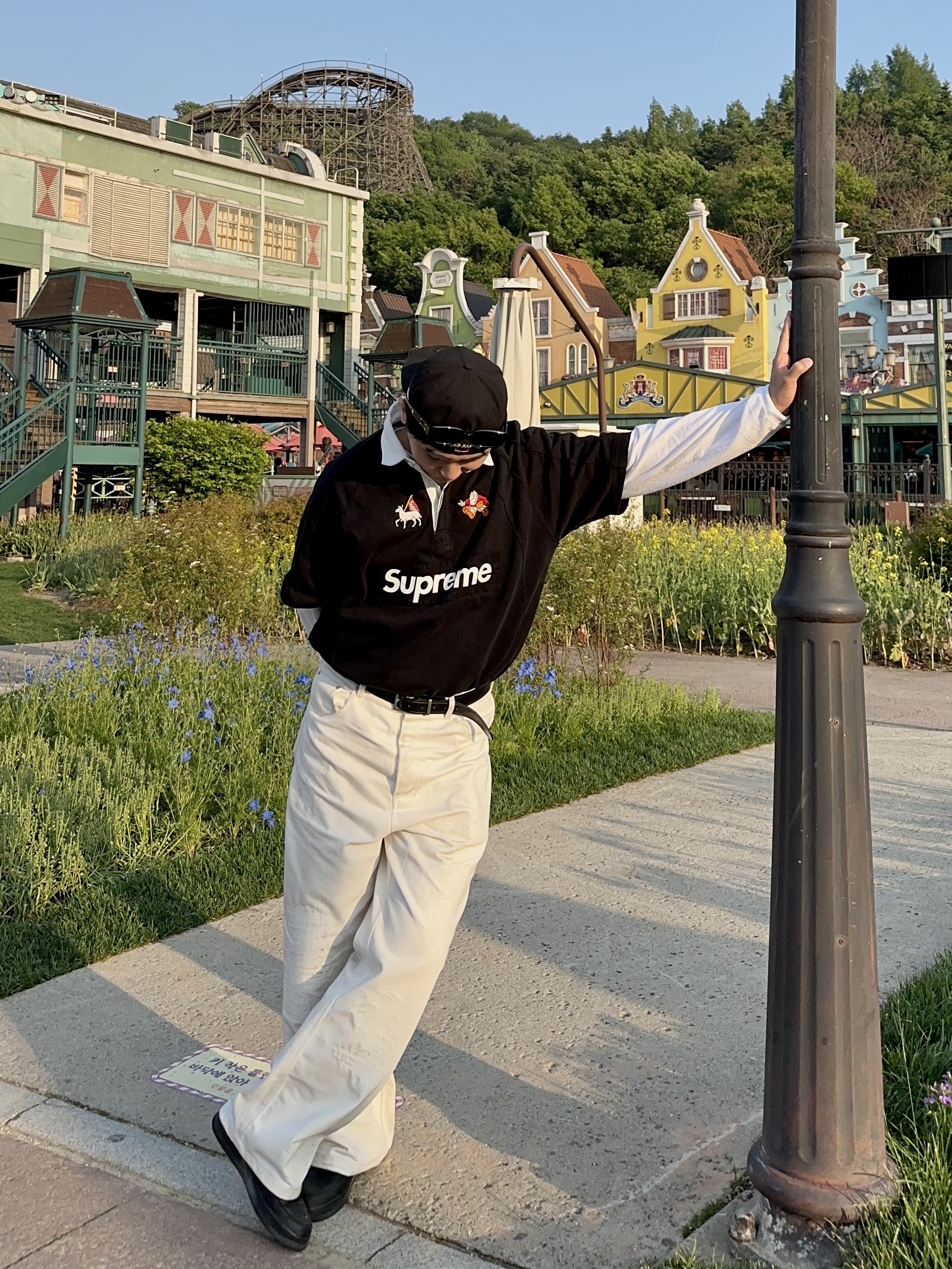 Supreme Gold Cross S Logo New Era Black - 24SS, Gentle Monster x Maison Margiela MM107 Black Black 착용 스타일 - 3