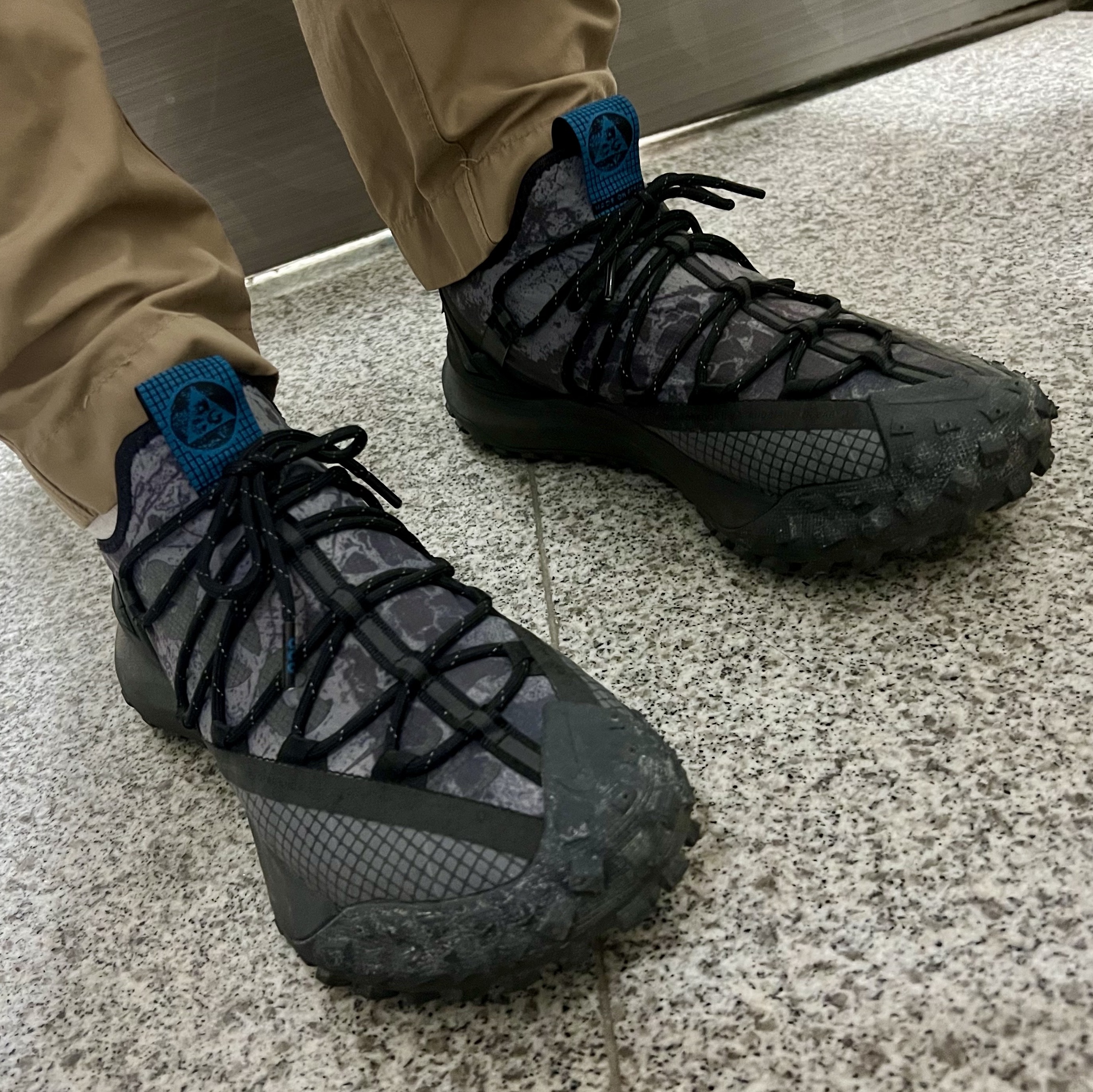 Nike ACG Mountain Fly Low Black 착용 스타일