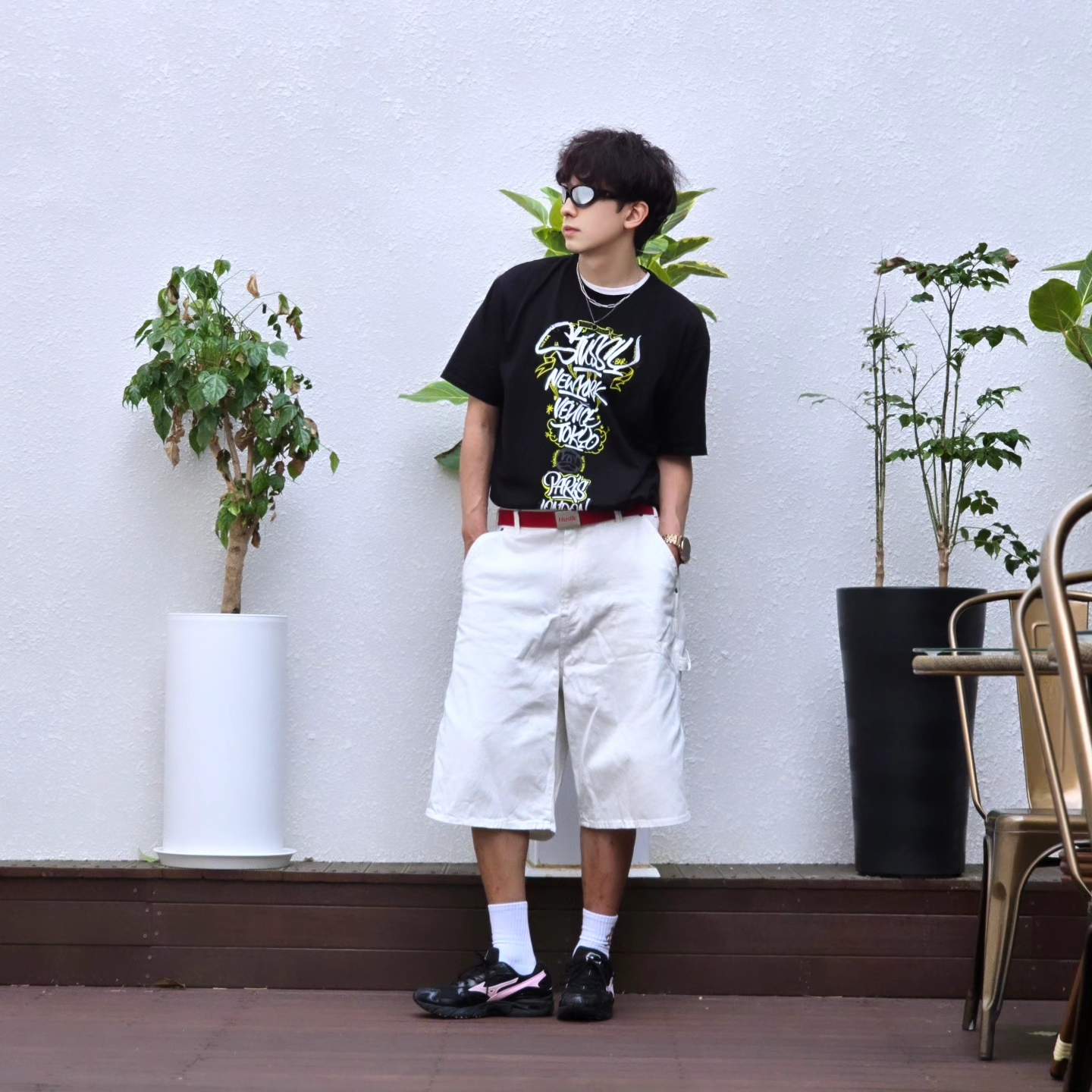Stussy x Born X Raised Handstyles T-Shirt Black, True Religion Hustle Webbing Belt Red 착용 스타일 - 4