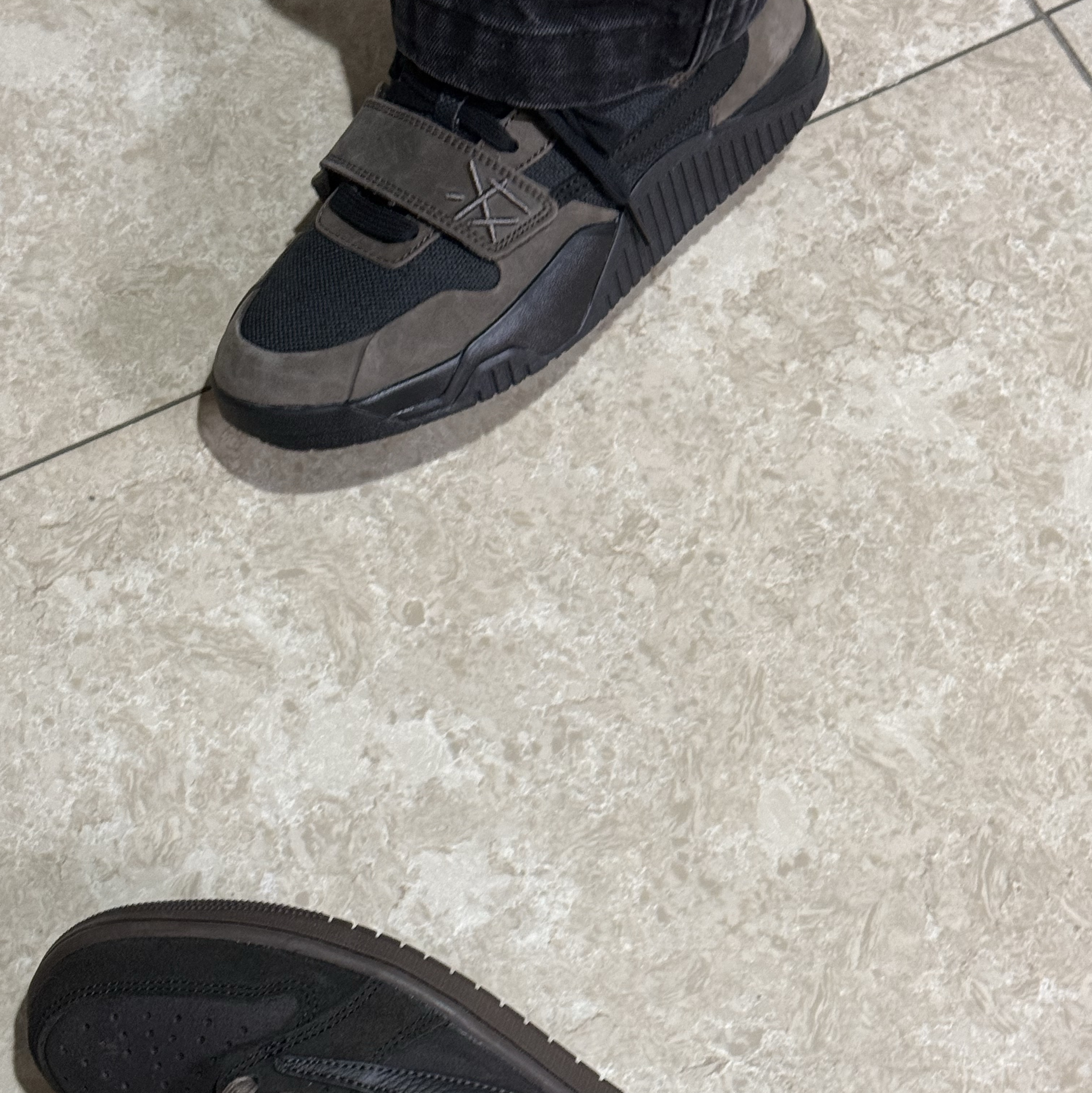 Jordan x Travis Scott Jumpman Jack TR Black and Dark Mocha, Jordan 1 x Travis Scott Retro Low OG SP Velvet Brown and Dark Mocha 착용 스타일