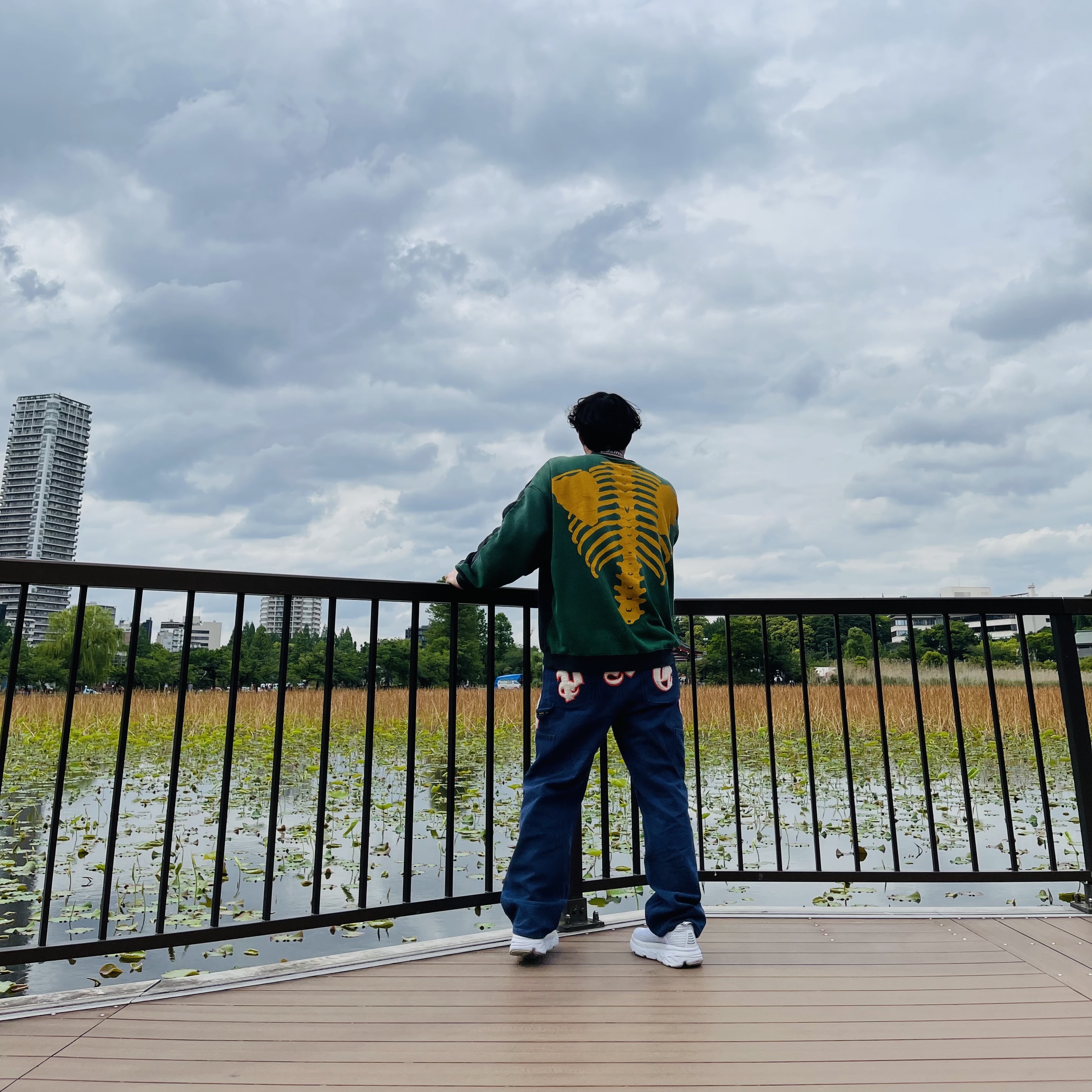 Supreme Old English Canvas Double Knee Painter Pant Navy - 25SS, Kapital 2 Tone Big Fleece Sweatshirt Black Green 착용 스타일 - 1