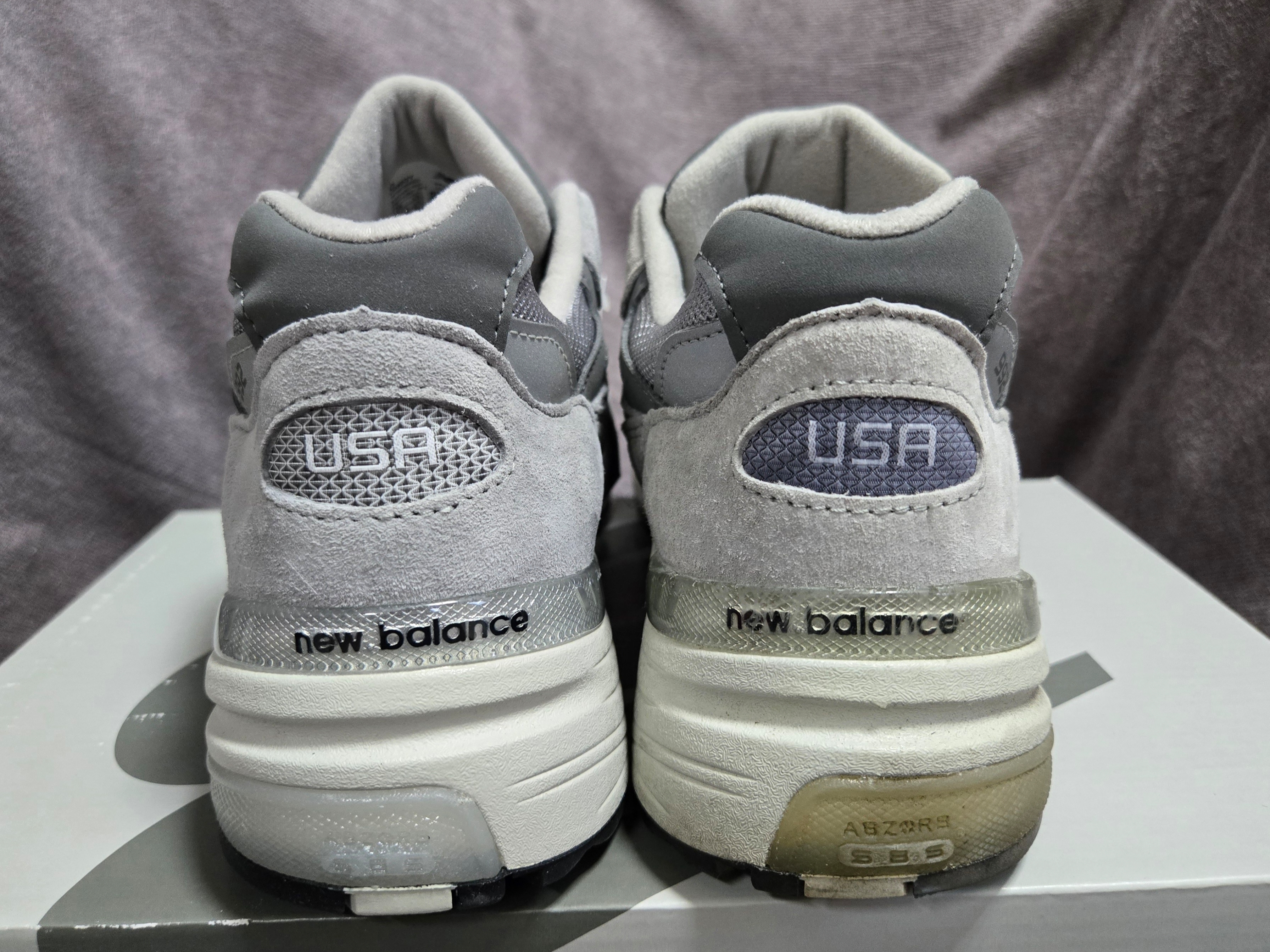 New Balance 992 Made in USA Core Grey Silver Metallic, New Balance 992 Made in USA Grey - D Standard 착용 스타일 - 4