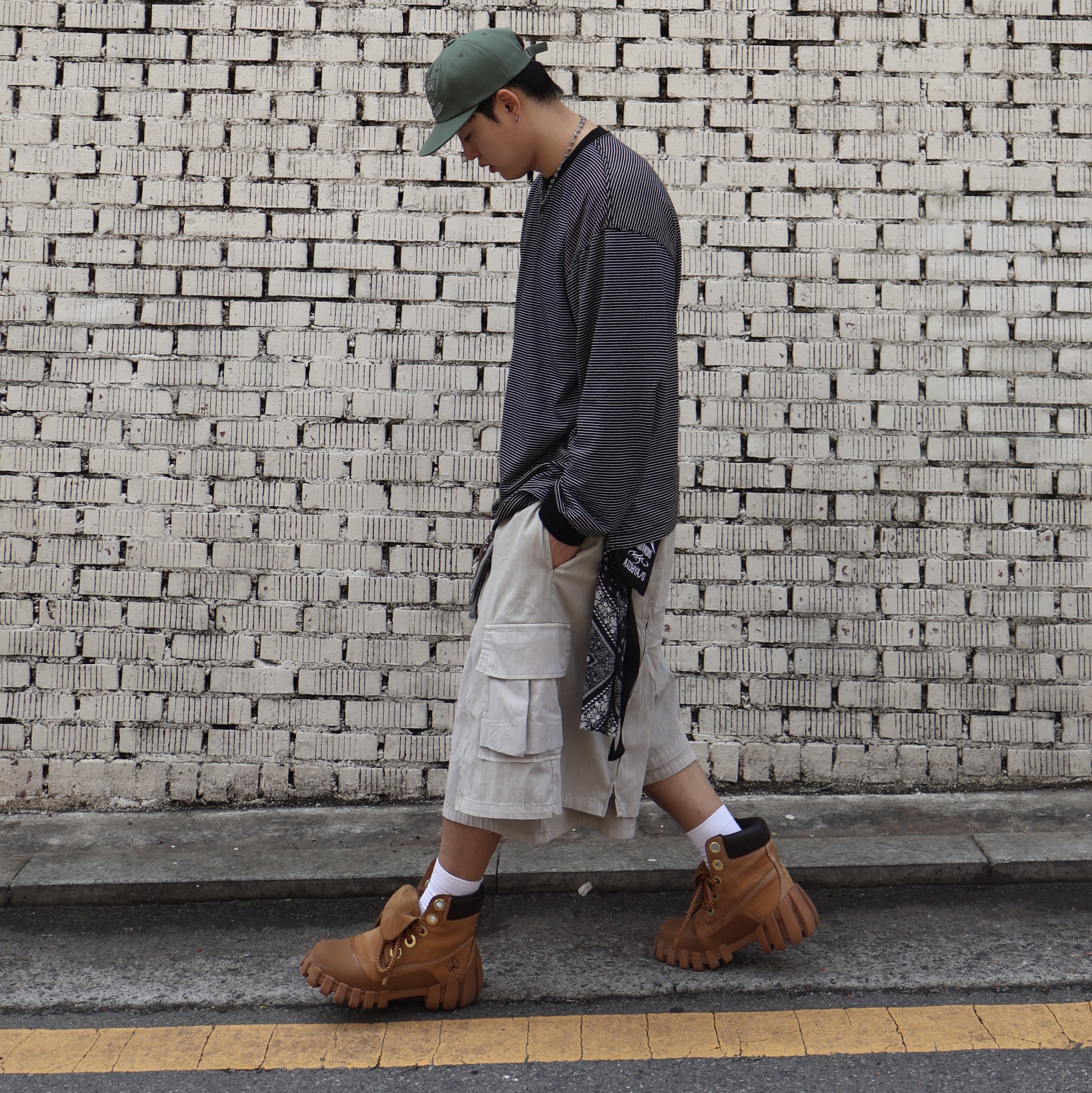 Timberland x Humberto Leon 6 Inch Boot Wheat Nubuck - Medium 착용 스타일 - 2