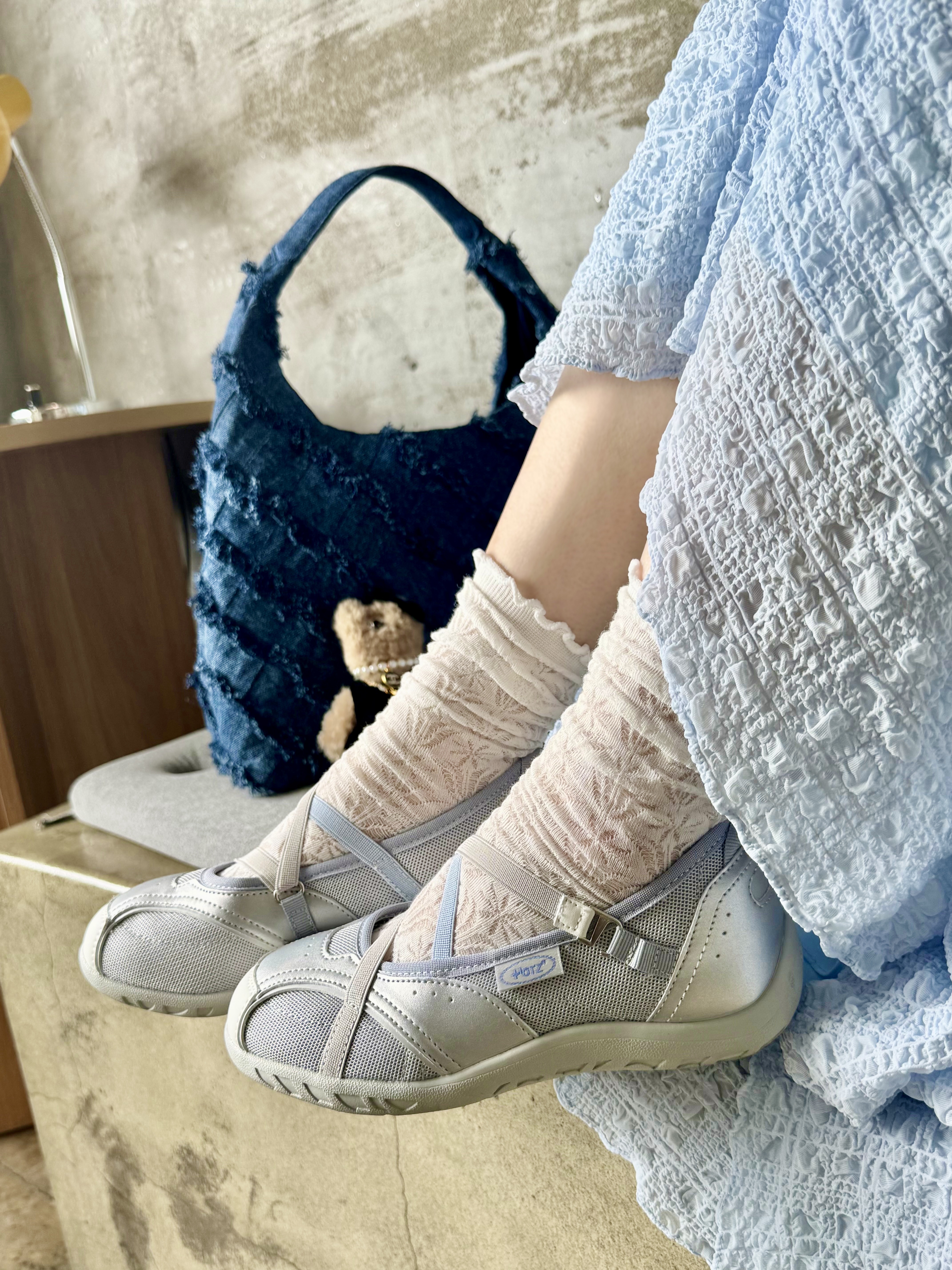 Margarin Fingers X OTZ Romary Banding Shoes Sky Blue, Monamhee M.N.H Friends Bebe Keyring 착용 스타일 - 1