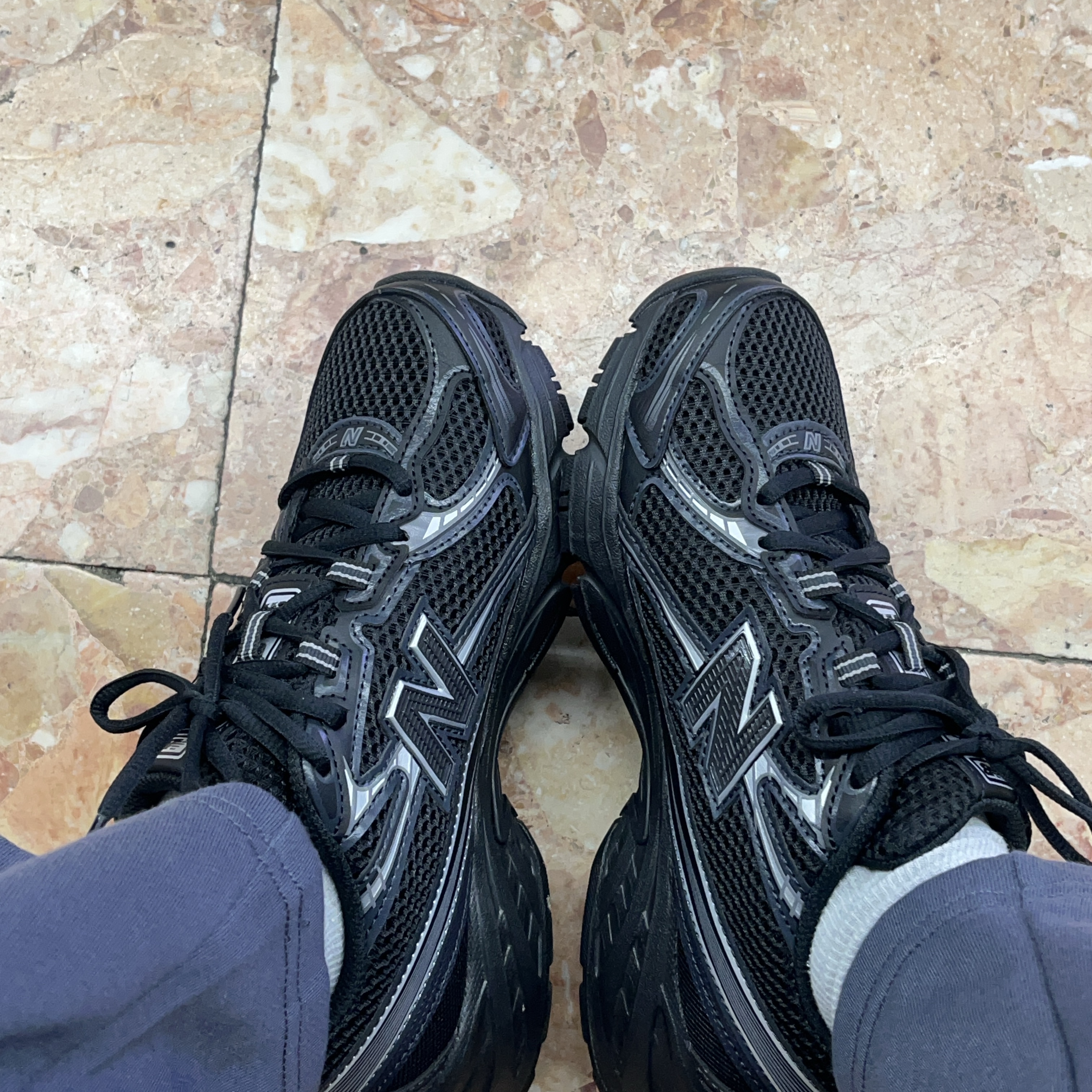 New Balance 740v2 Black Silver Metallic 착용 스타일