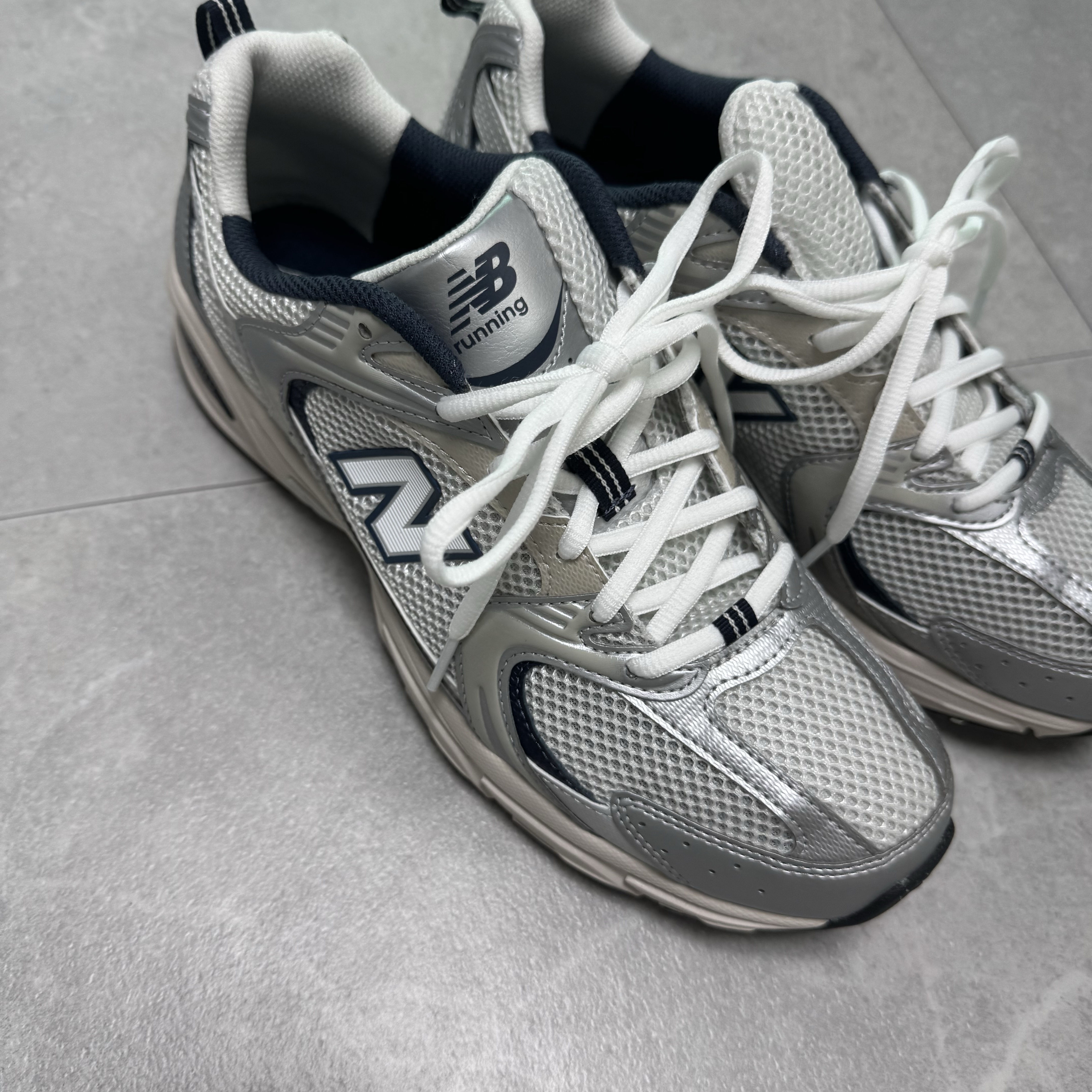 New Balance 530 Steel Grey 착용 스타일