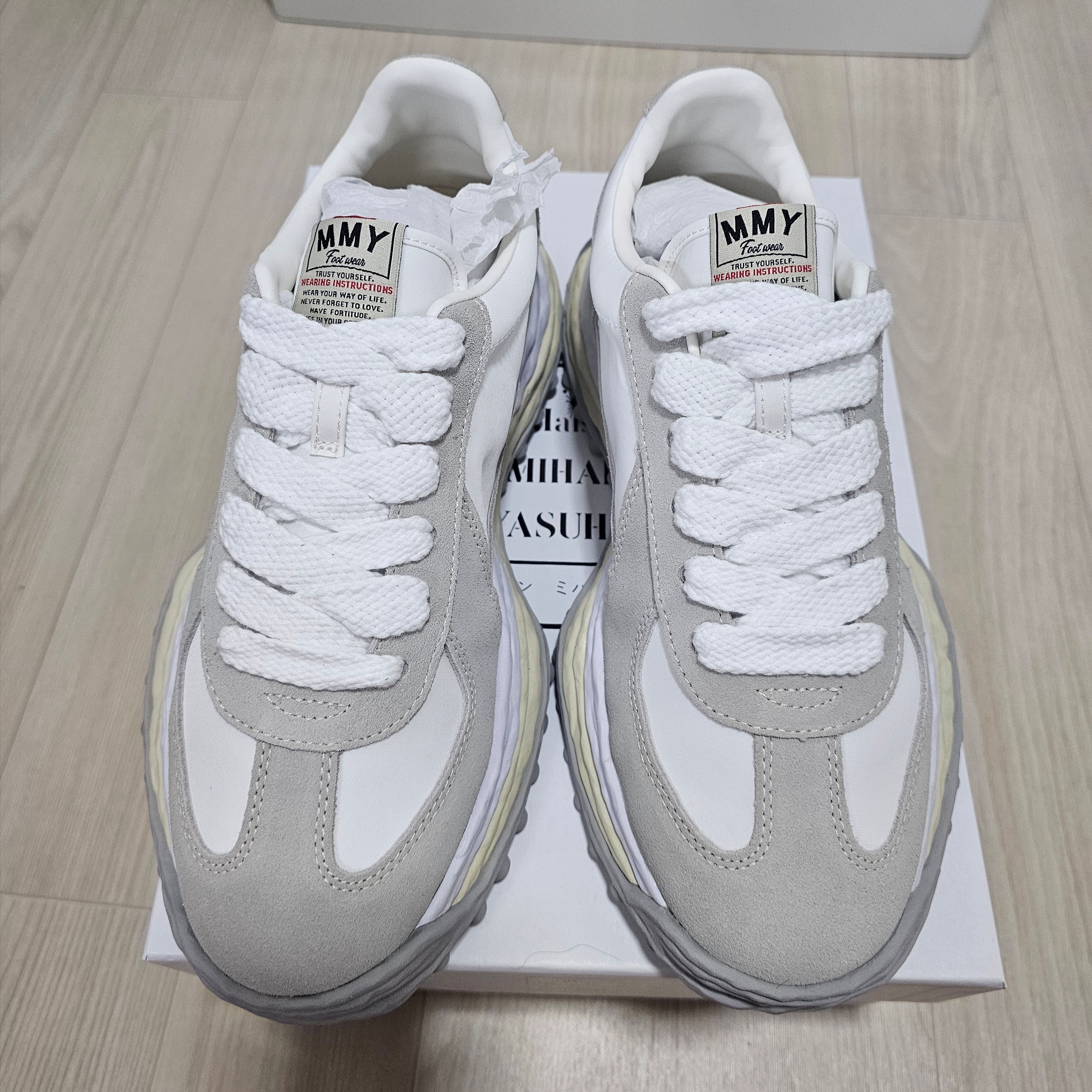 Maison Mihara Yasuhiro Larry OG Sole Mix Material Low-top Sneakers White 착용 스타일 - 1