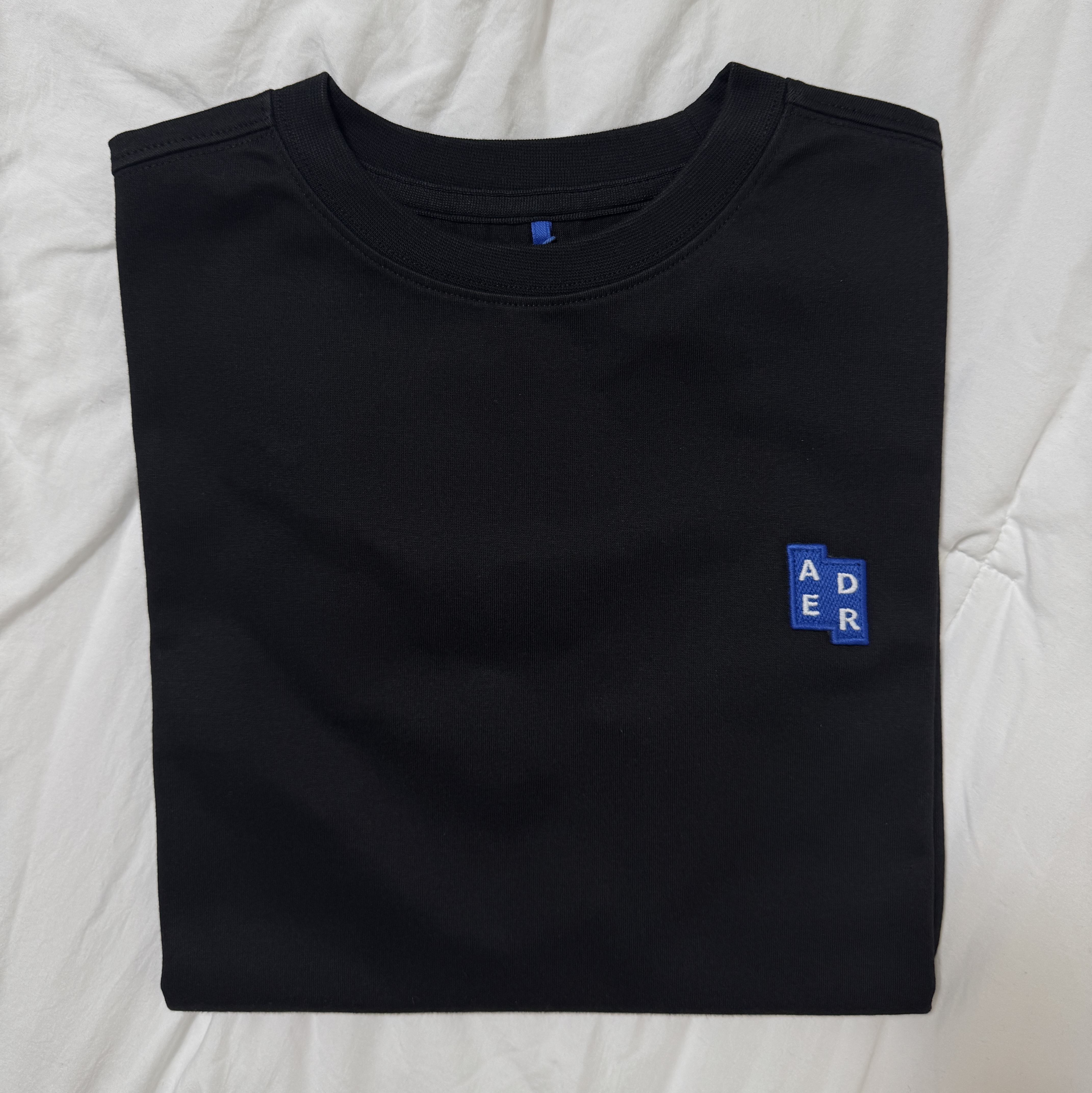 Ader Error Sig; TRS/BL Tag T-Shirt 01 Black 착용 스타일 - 2