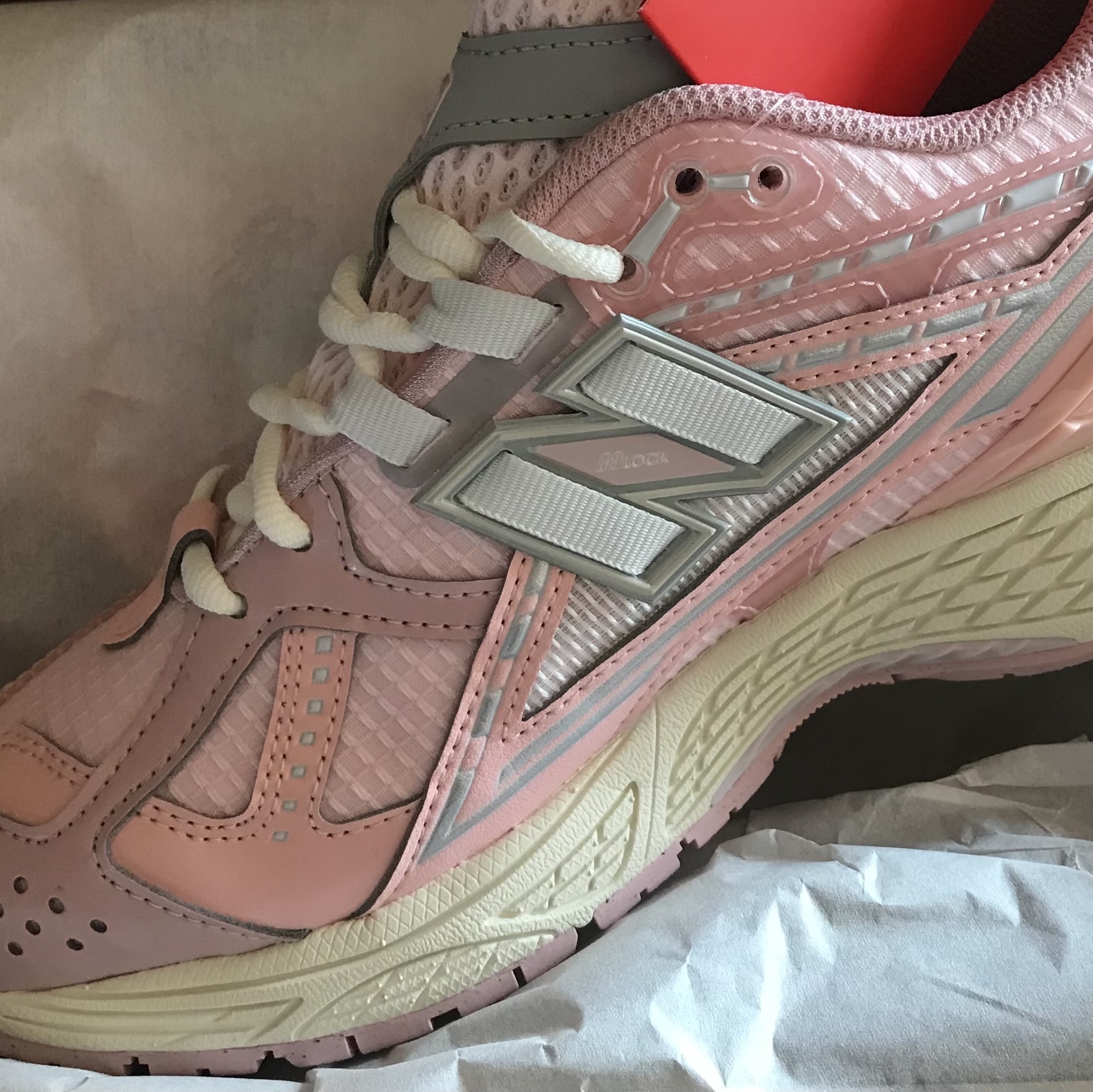 New Balance 1906R Lunar New Year Pink 착용 스타일