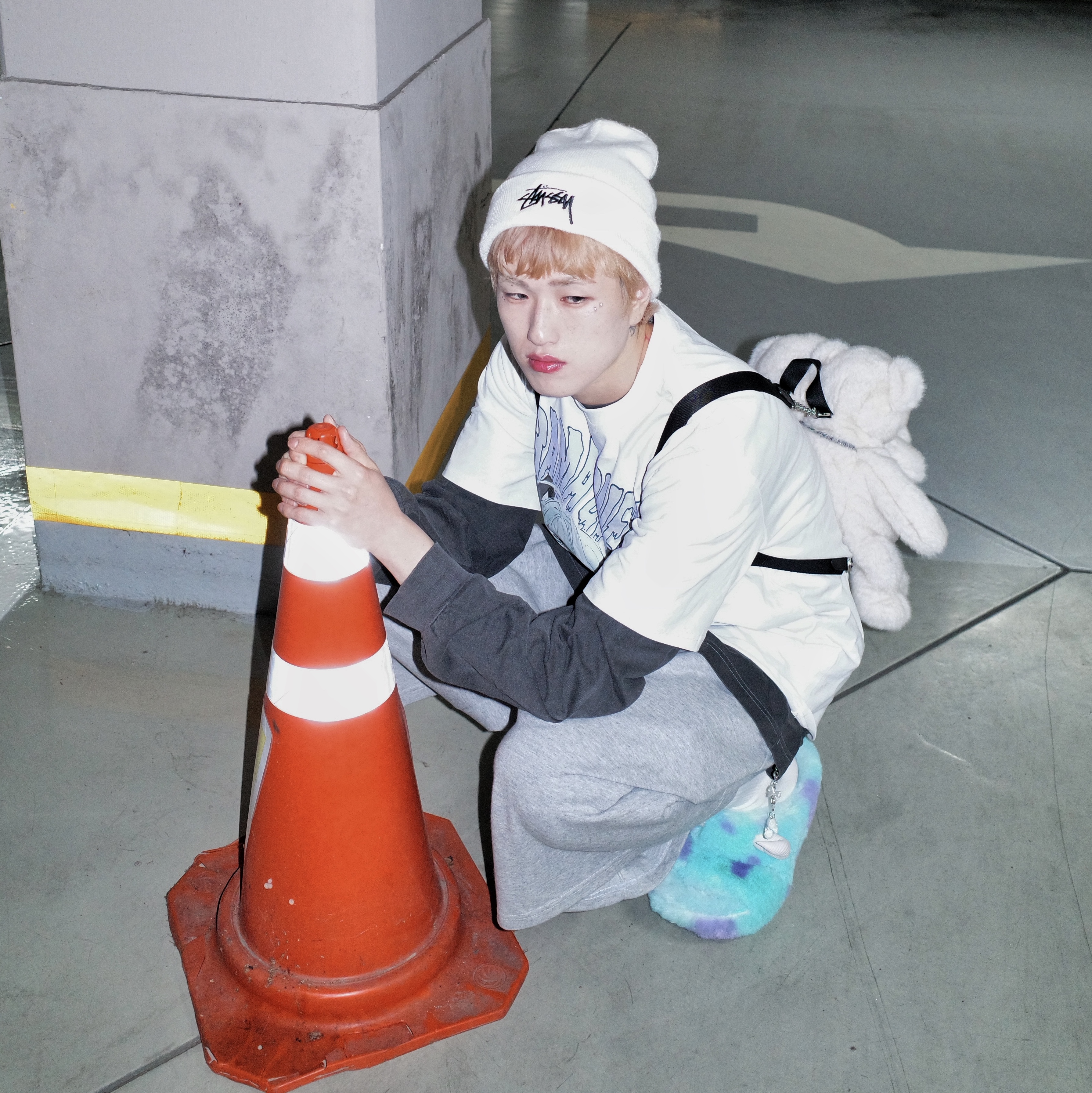 Nike x Stussy Cuff Beanie White, Crocs x Disney Pixar Monters, Inc. Sulley Classic Cozzzy Sandal Multi 착용 스타일 - 1