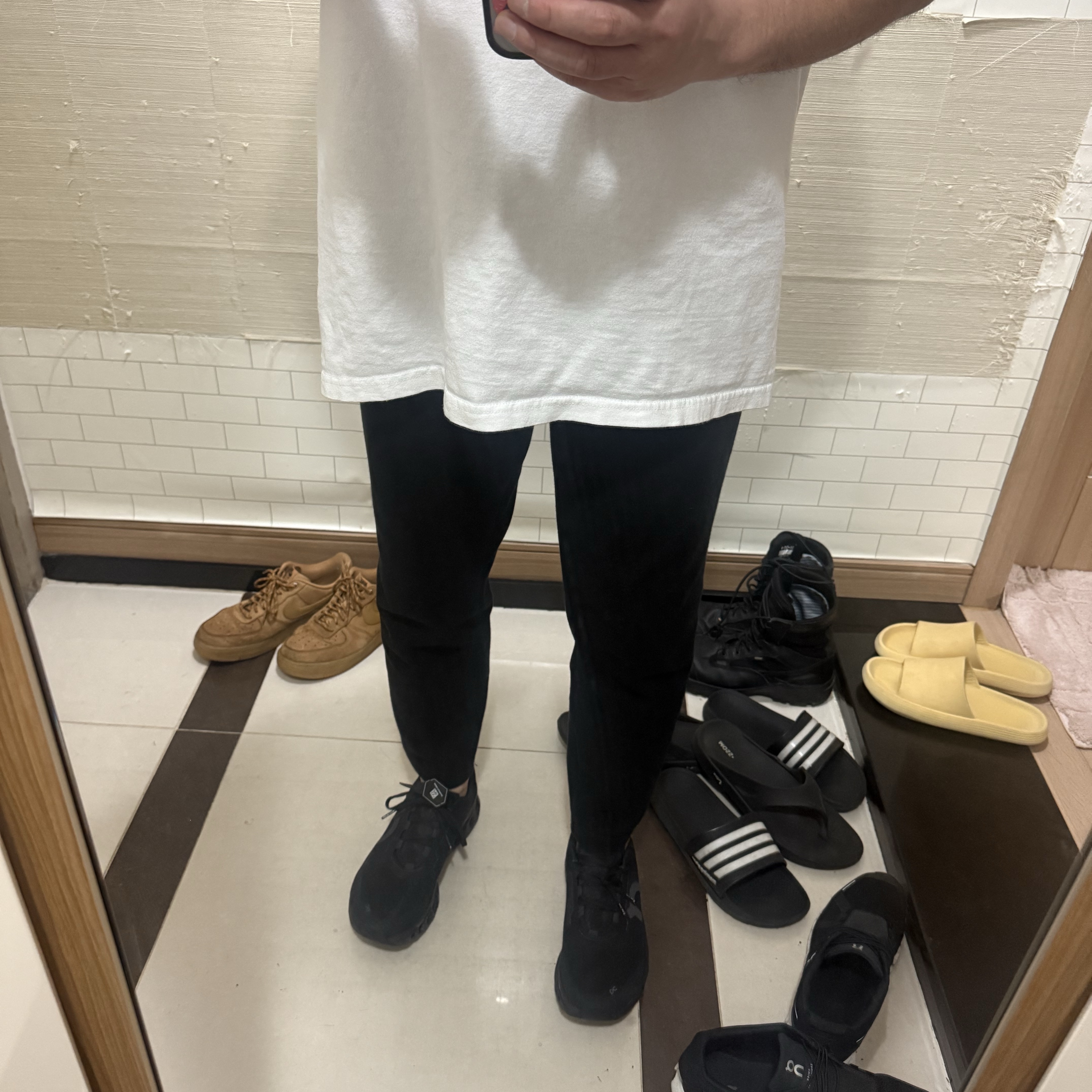 On Running Cloudmonster All Black 착용 스타일 - 1