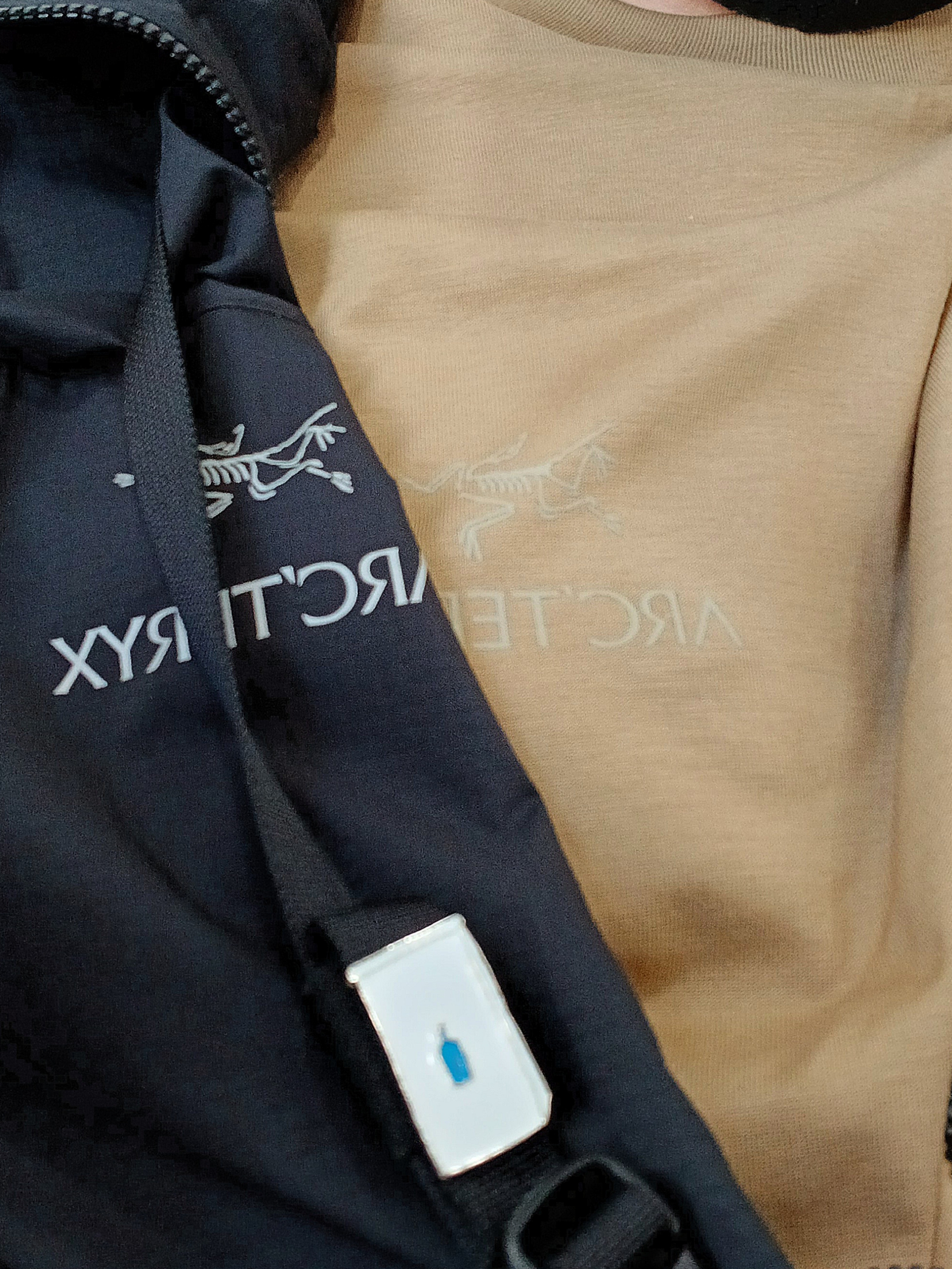 Arc'teryx Small Bird Cap Black, Arc'teryx Kragg SL Cotton Bird Word SS T-Shirt Canvas 착용 스타일 - 4
