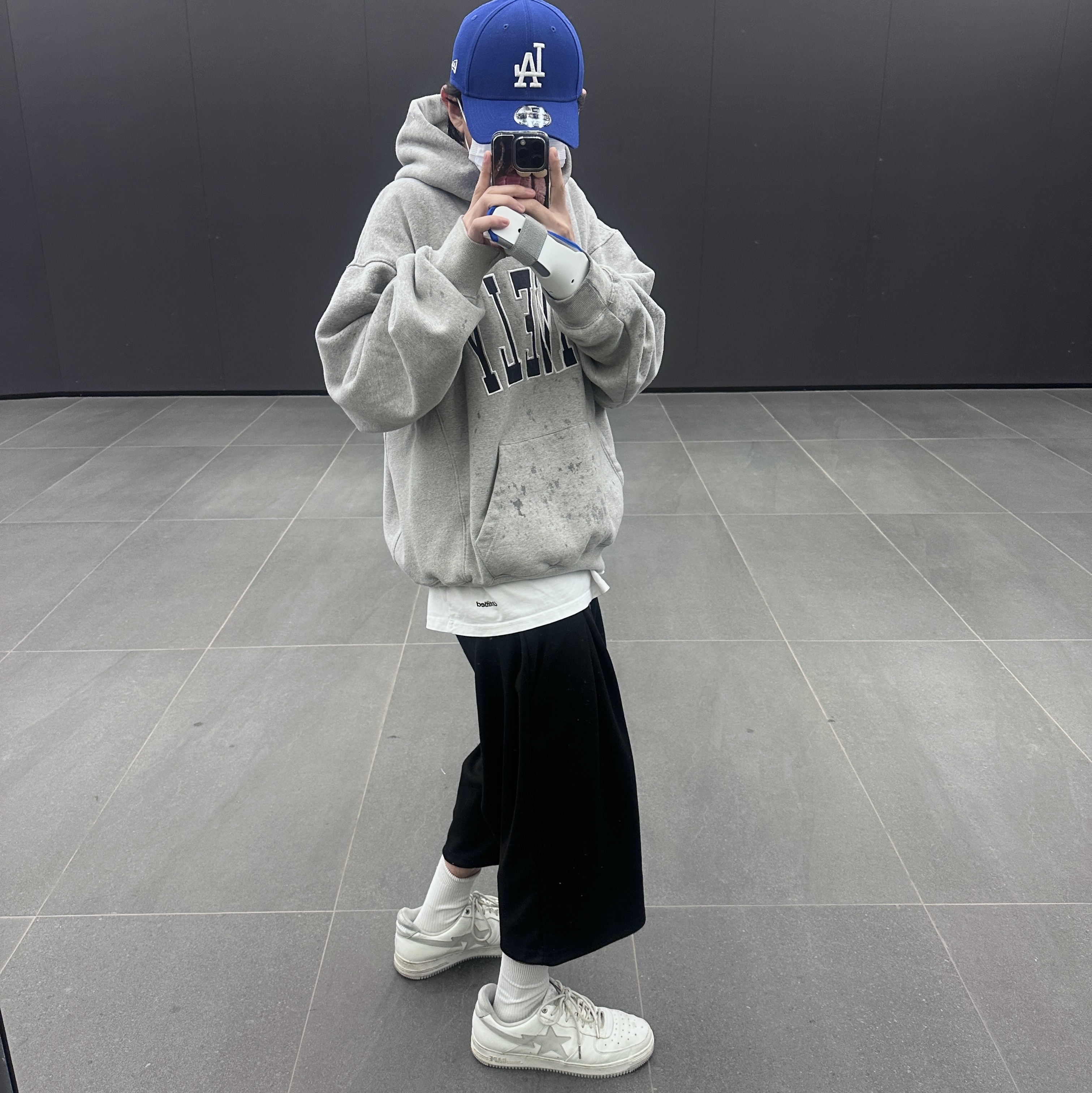 BAPE x JJJJound Bape Sta Low White Light Grey 착용 스타일 - 2