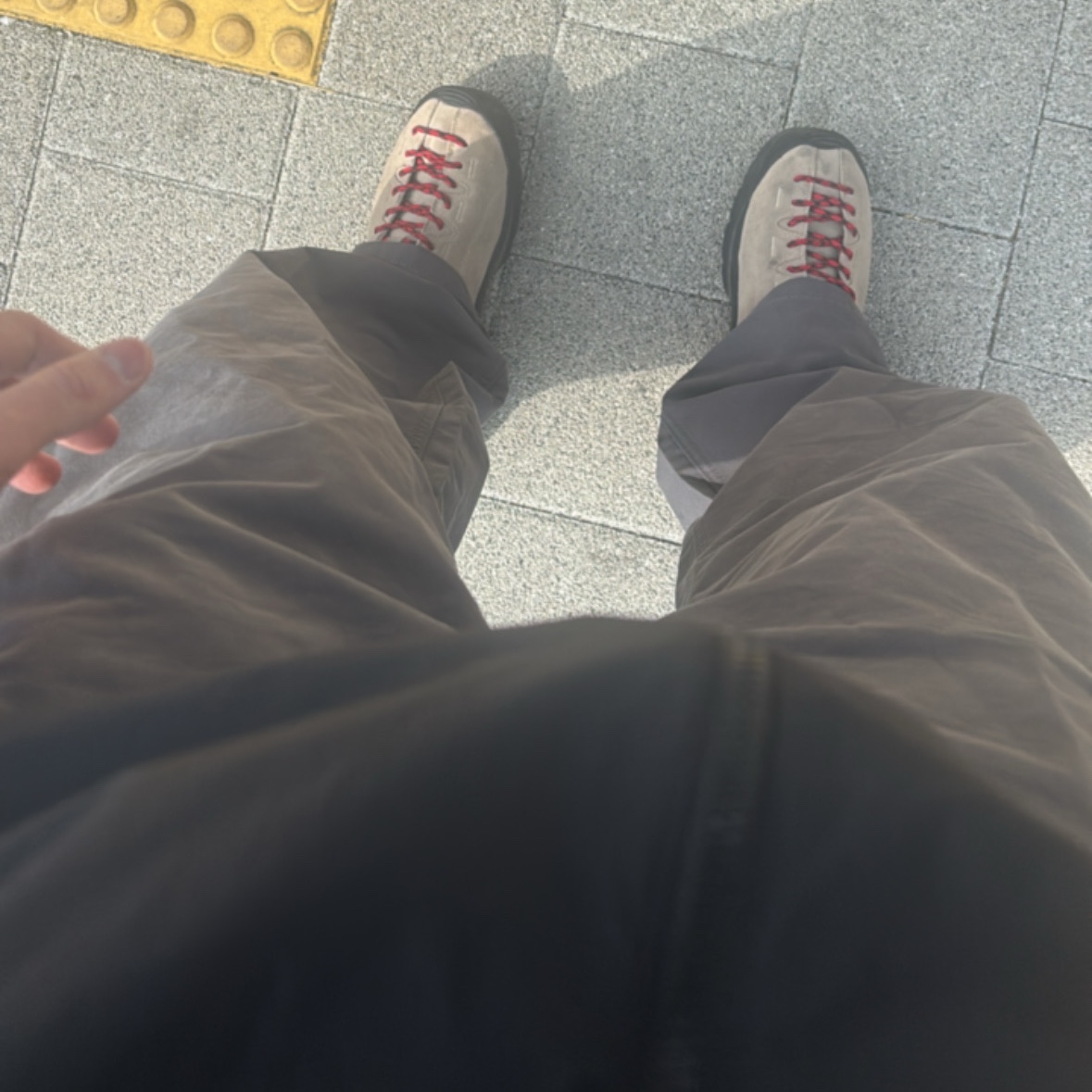 (W) Keen Jasper Suede Sneakers Silver Mink 착용 스타일