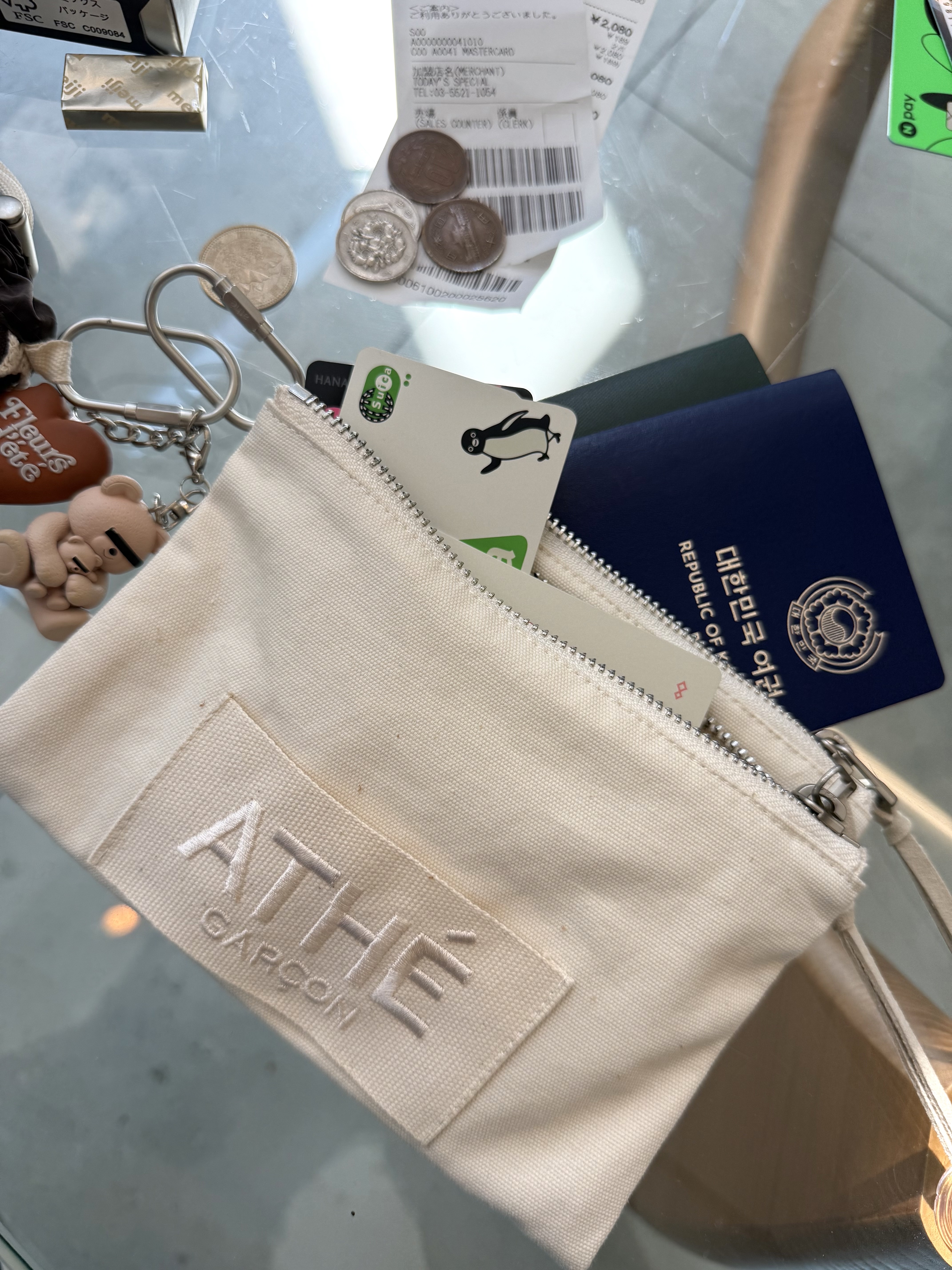 Athe garcon Net Pouch Brown, Athe garcon Card Double Wallet Ivory 착용 스타일 - 3