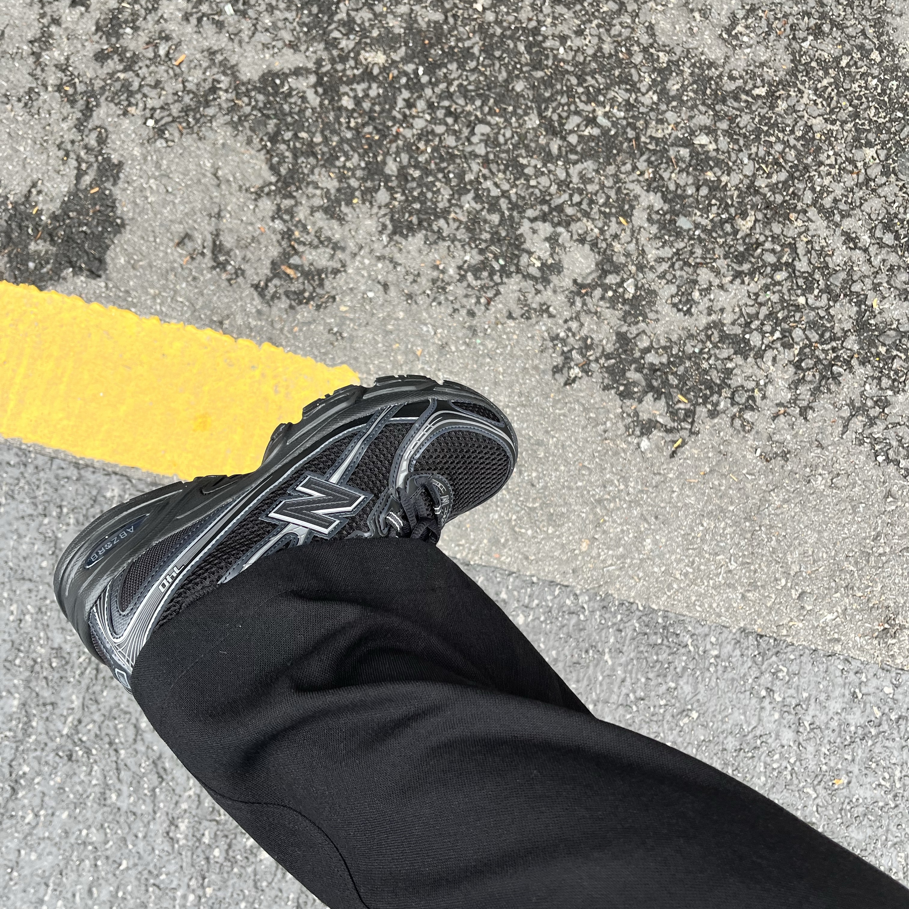 New Balance 740v2 Black Silver Metallic 착용 스타일