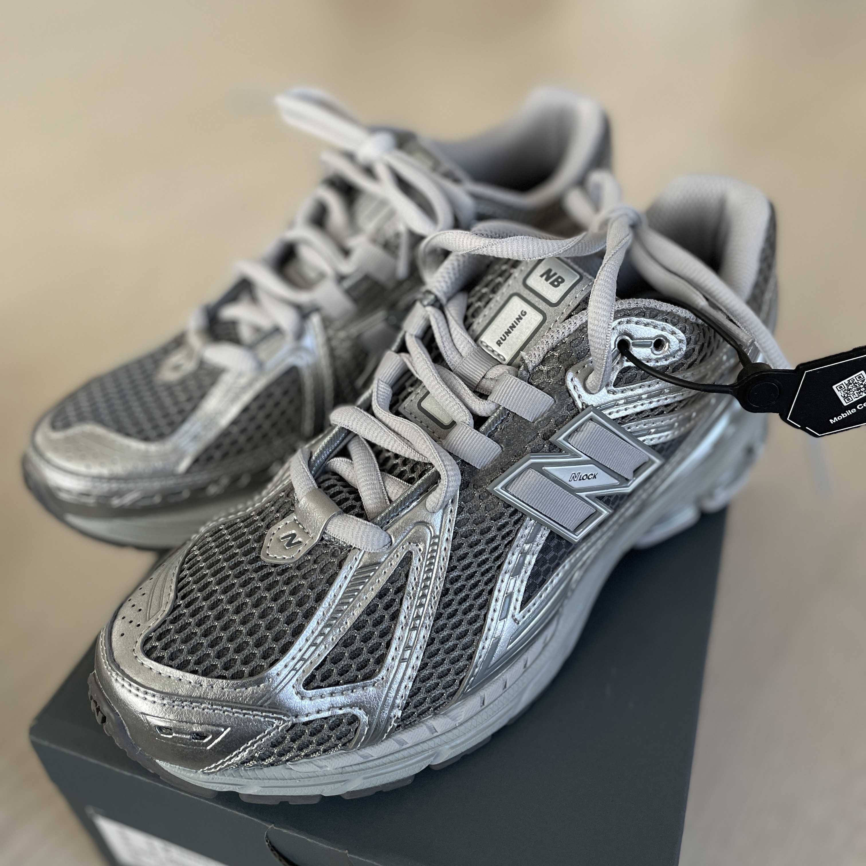 New Balance 1906R Harbor Grey Silver Metalic 착용 스타일 - 1