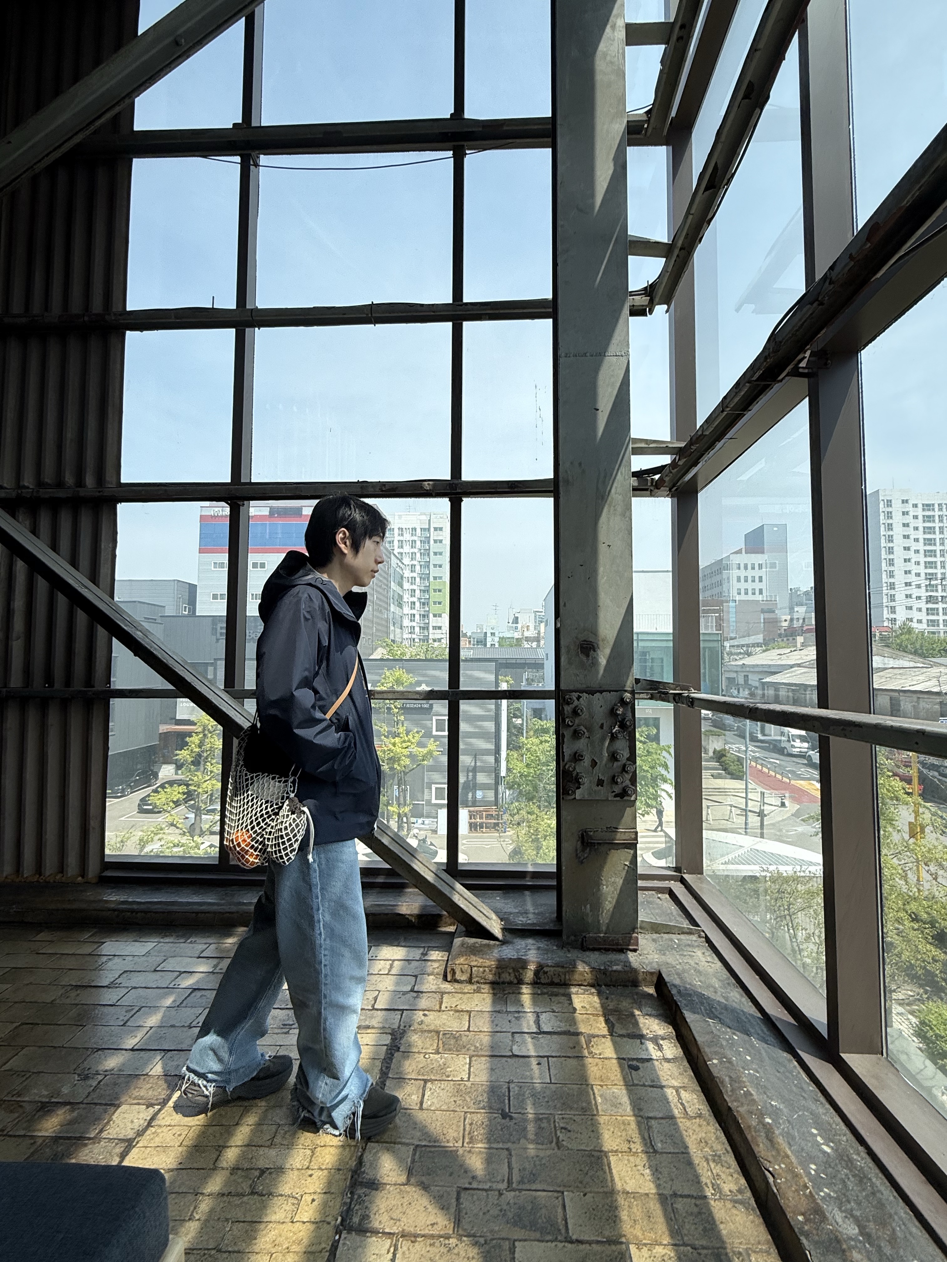 Athe garcon Net Pouch Brown, Athe garcon Net Bag Brown 착용 스타일 - 5