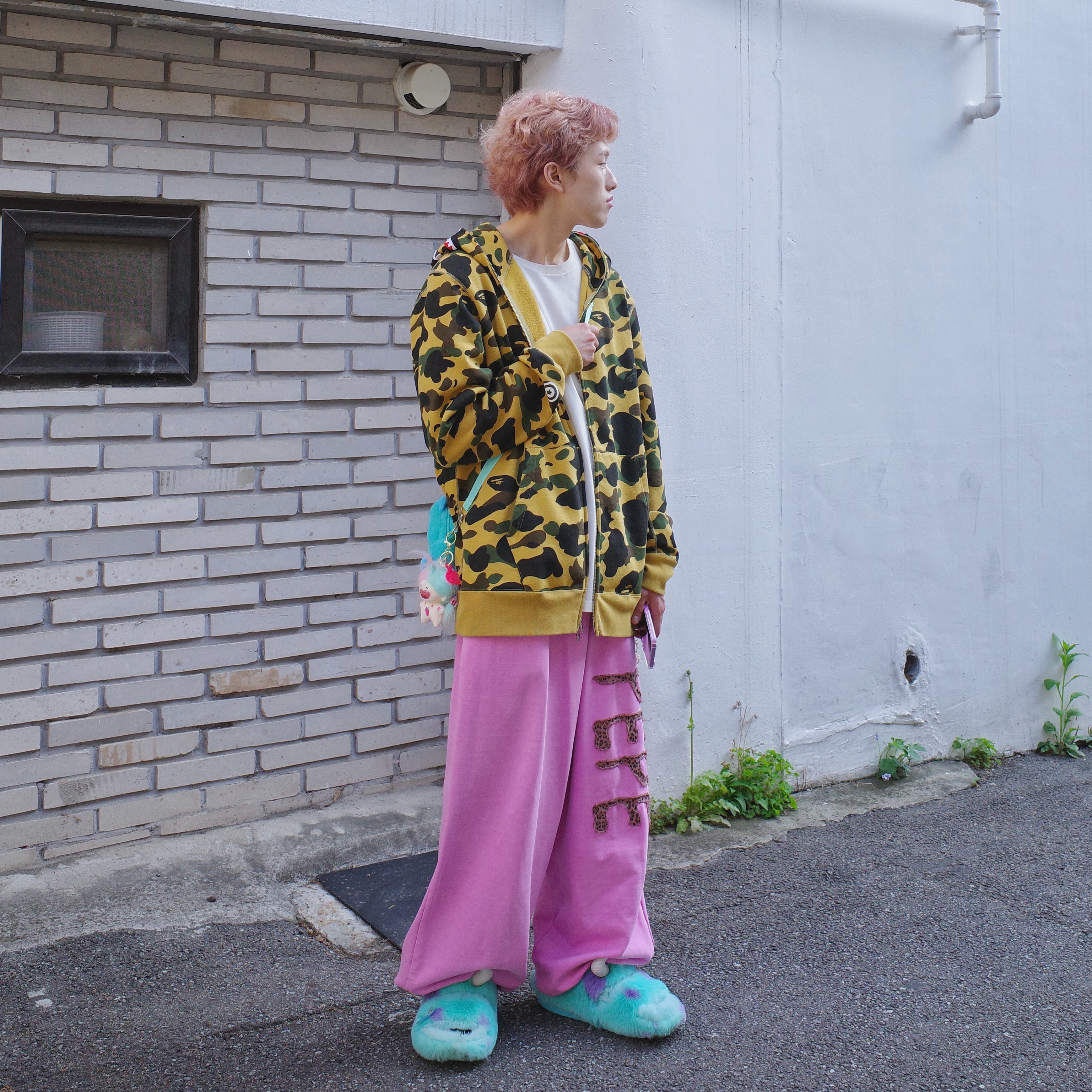 BAPE 1st Camo Shark Full Zip Hoodie Yellow, Crocs x Disney Pixar Monters, Inc. Sulley Classic Cozzzy Sandal Multi 착용 스타일 - 5