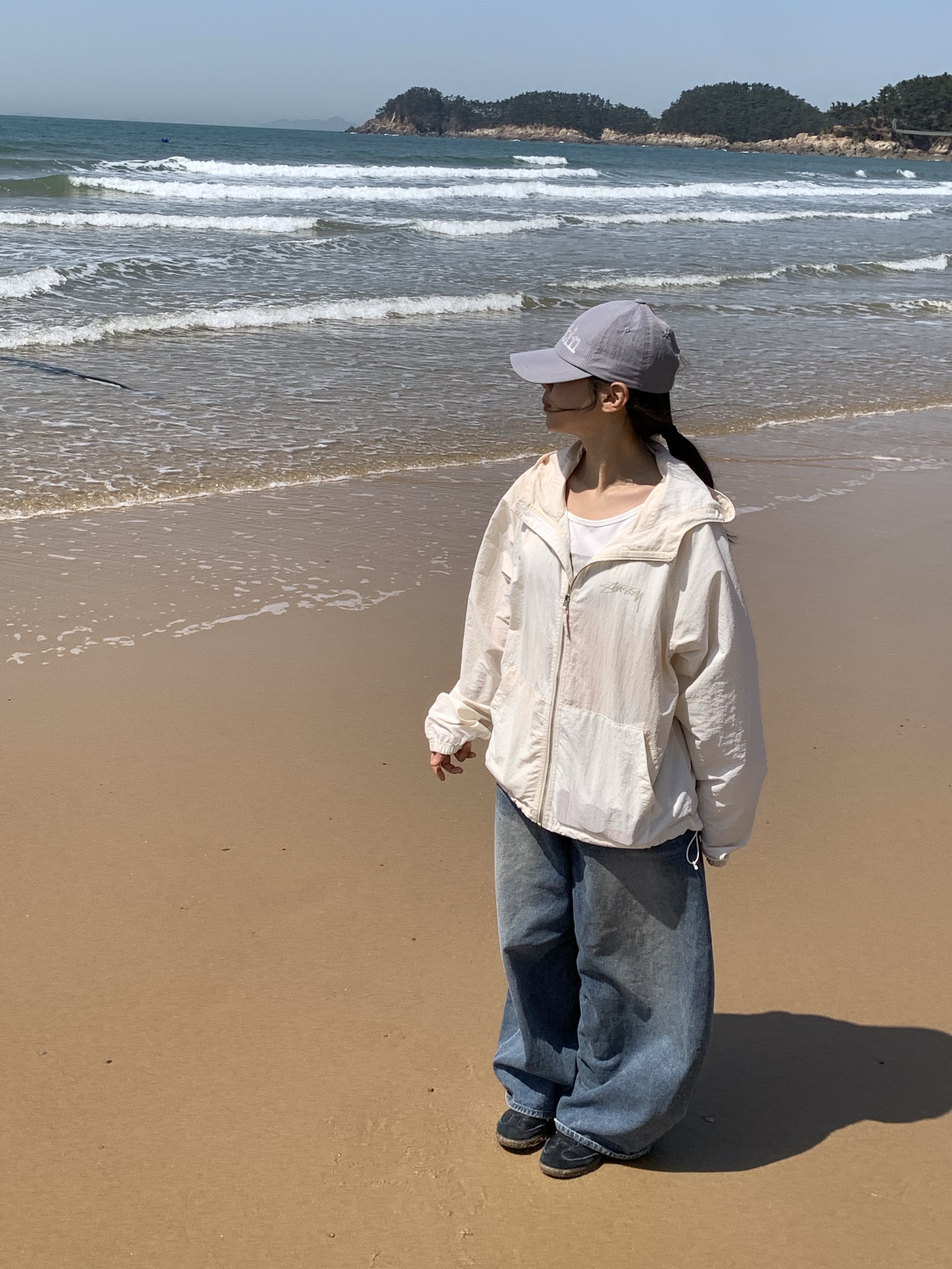 Stussy Wave Dye Beach Shell Jacket Bone, Adidas Samba OG Black White Gum 착용 스타일 - 1