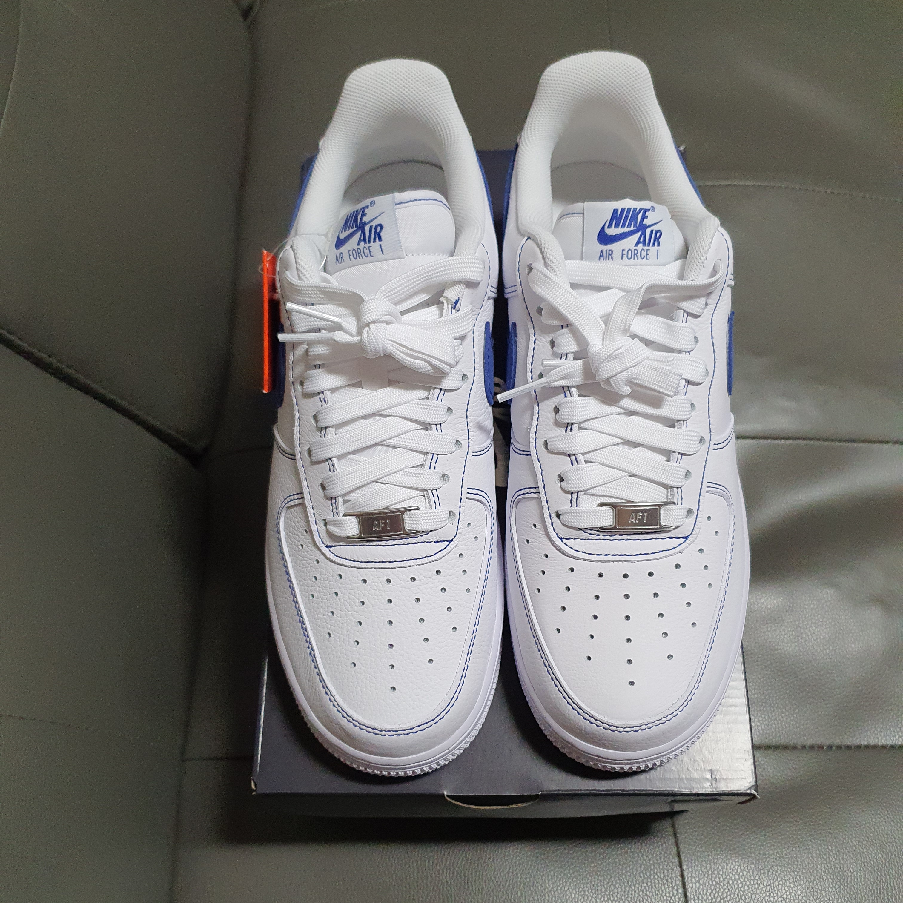 Nike Air Force 1 '07 LV8 White Deep Royal Blue 착용 스타일
