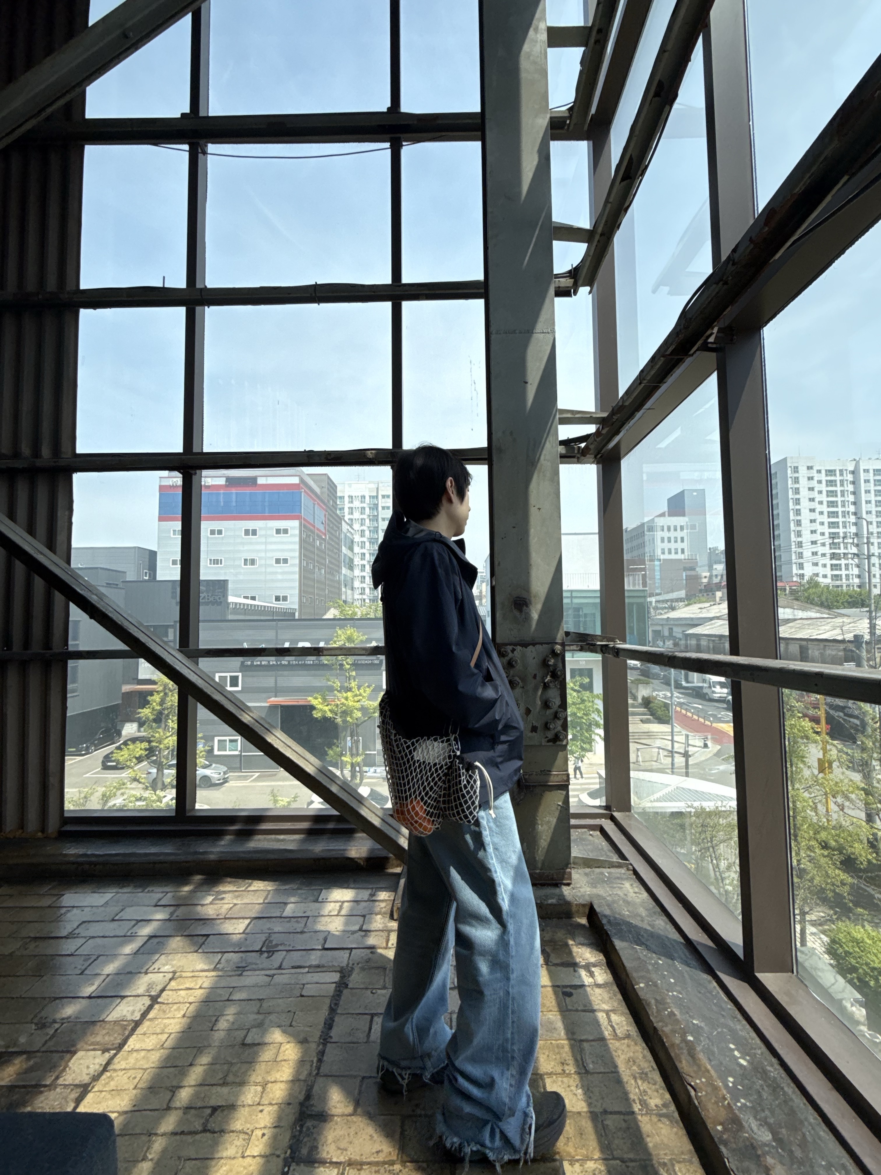 Athe garcon Net Pouch Brown, Athe garcon Net Bag Brown 착용 스타일 - 2