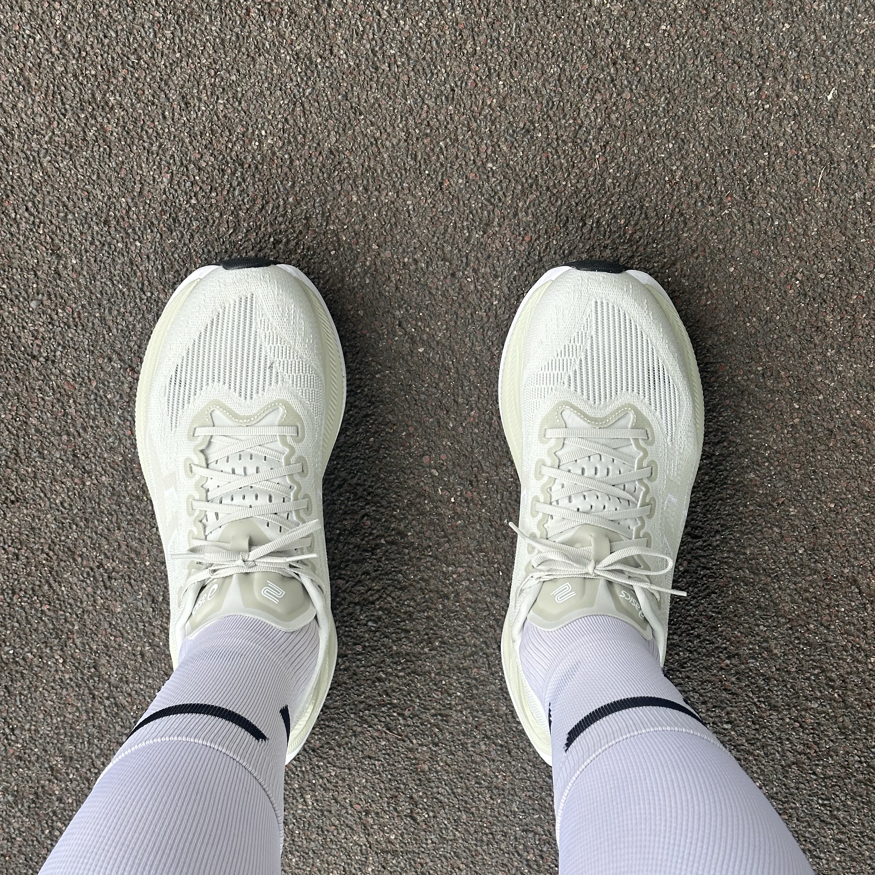 Asics Superblast 2 Lake Grey White Sage, CEP The Run Calf Sleeve 4.0 White 착용 스타일