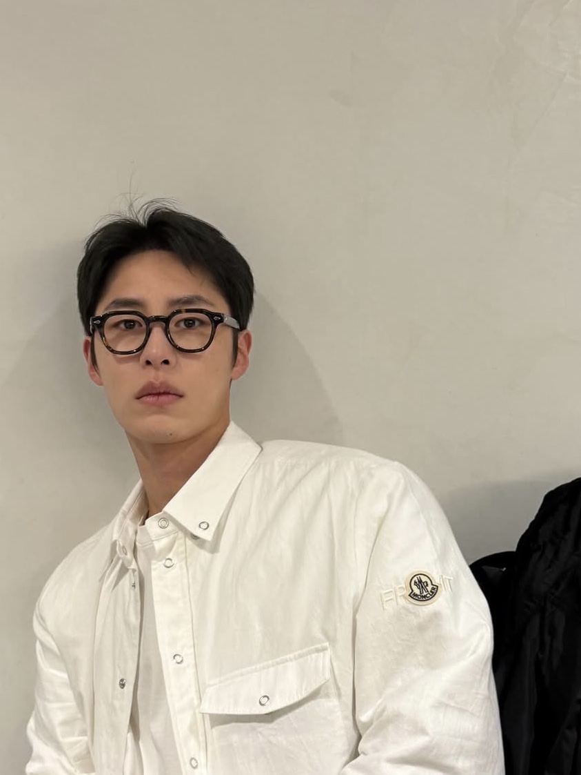 Moncler x Fragment Padded Shirt Jacket White - 25SS 착용 스타일 - 2