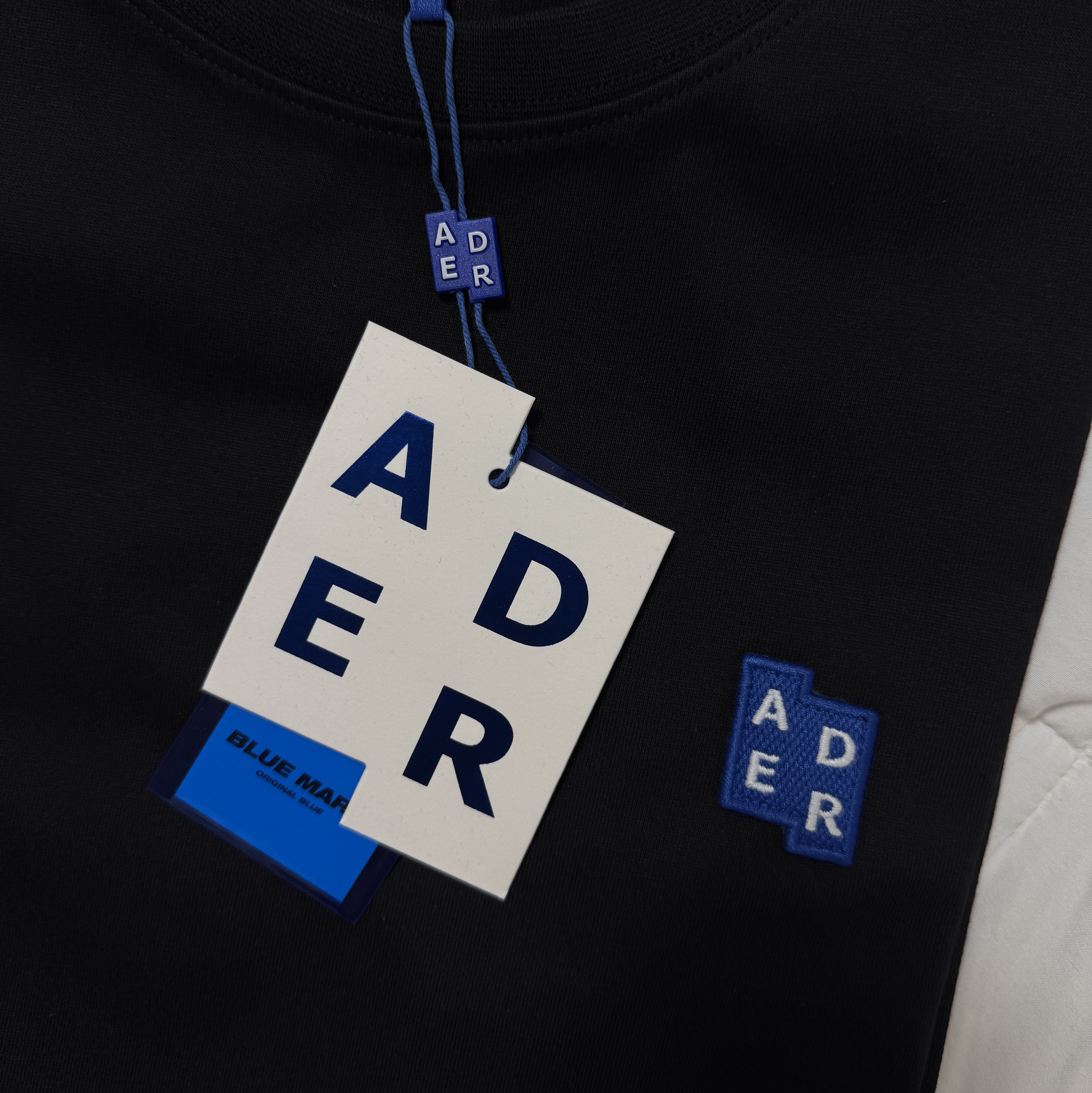 Ader Error Sig; TRS/BL Tag T-Shirt 01 Black 착용 스타일 - 3