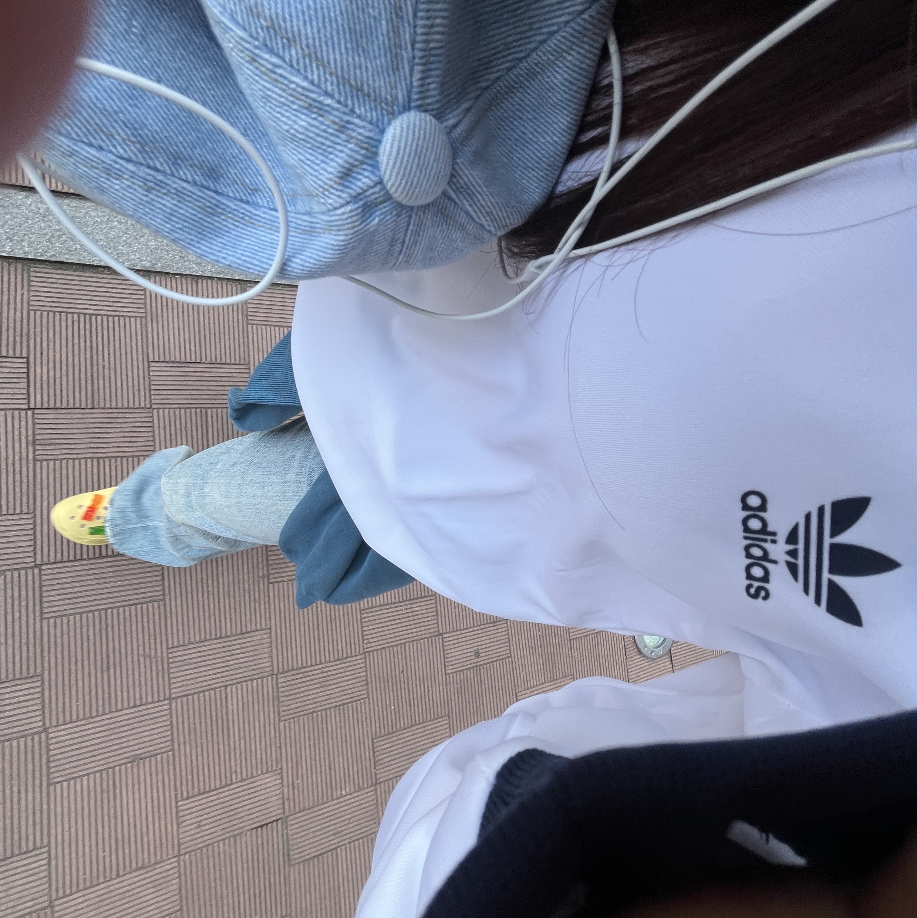 (W) Adidas x Sporty & Rich Long Sleeve Football Jersey White Night Indigo - KR Sizing, Emis Washed Denim Ball Cap Light Blue Denim Blue 착용 스타일 - 2