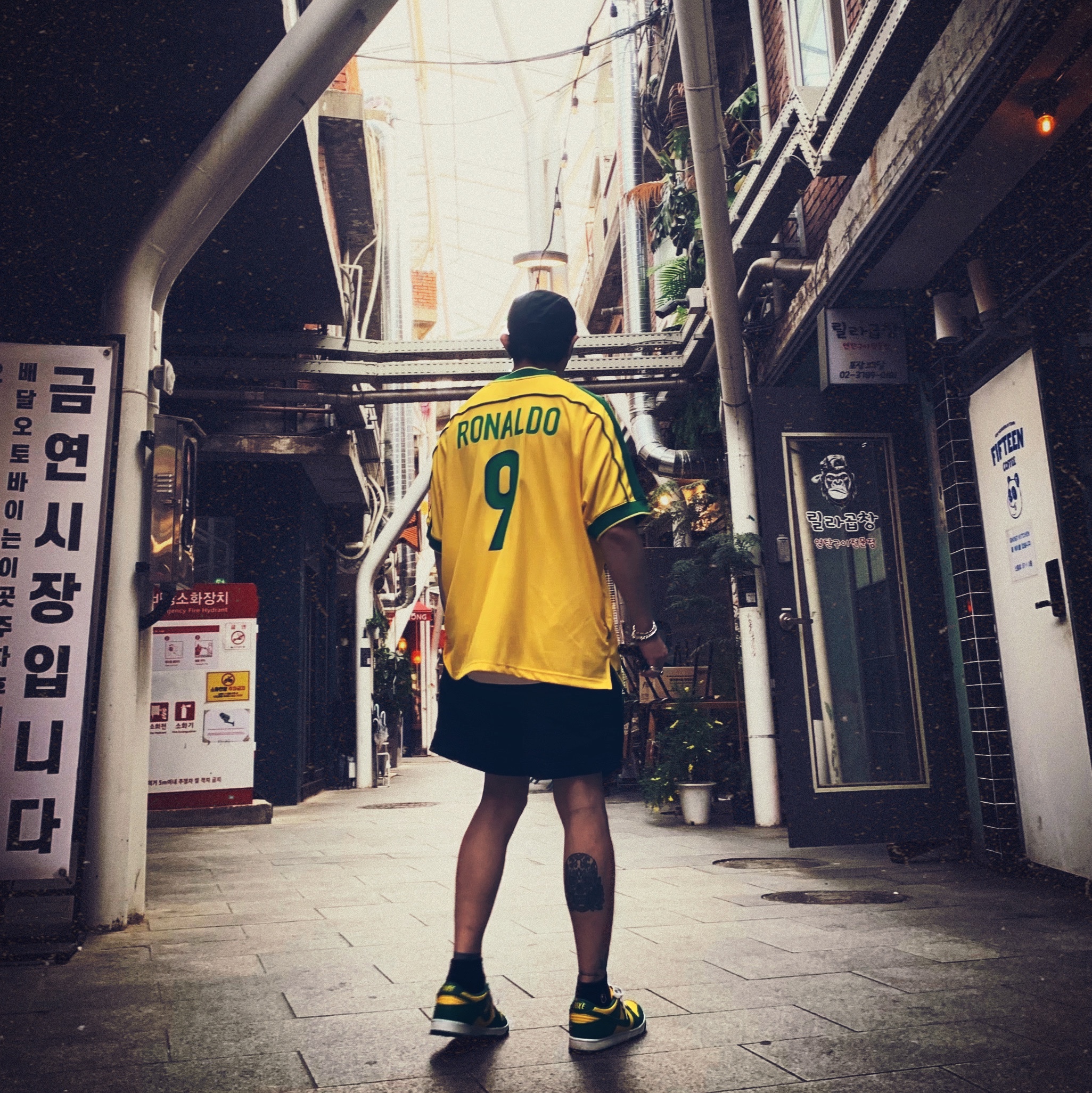 Nike Dunk Low SP Brazil 2020, Nike Brazil 1998 Reissue Soccer Replica Jersey Varsity Maize Ronaldo (Marking Ver.) 착용 스타일