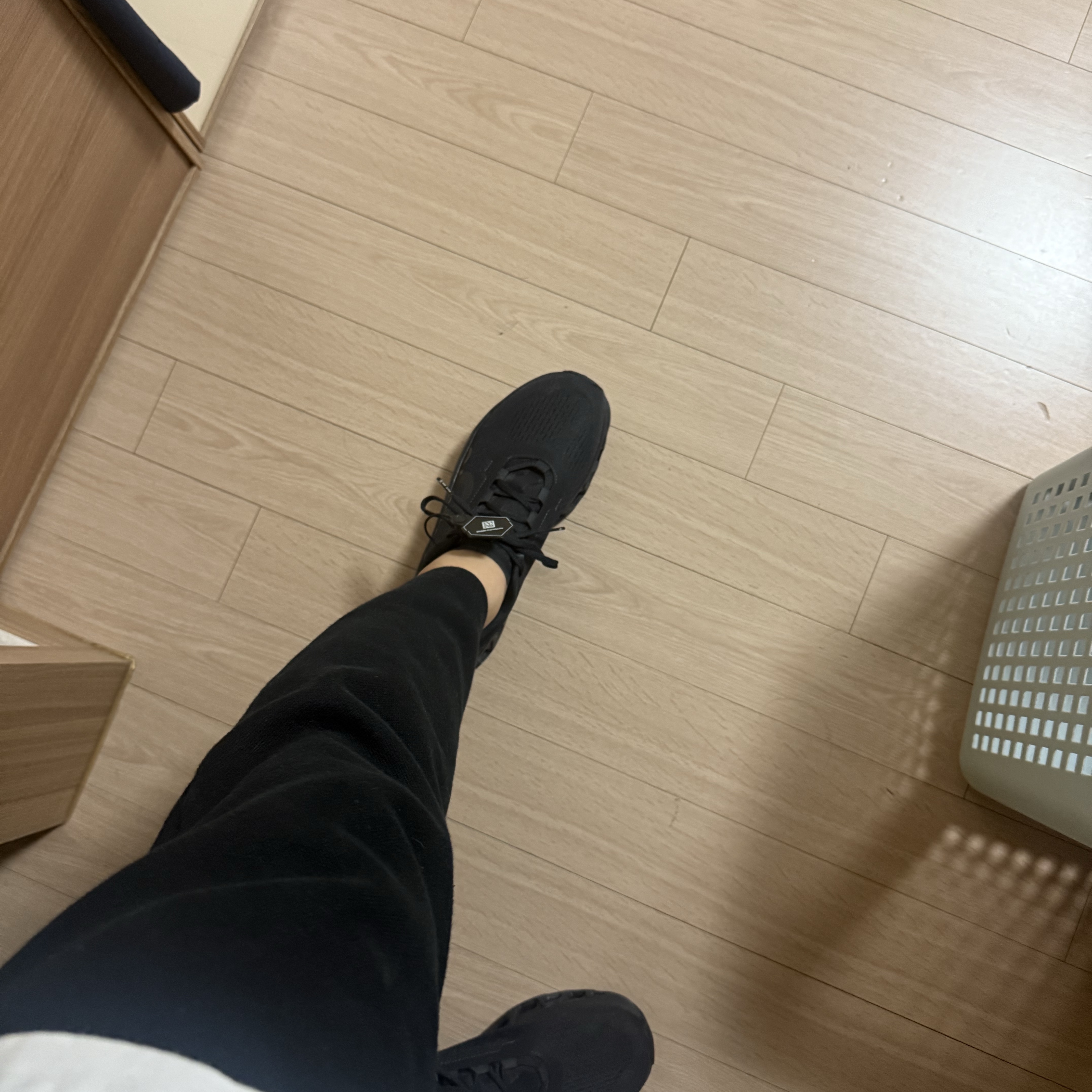 On Running Cloudmonster All Black 착용 스타일 - 2