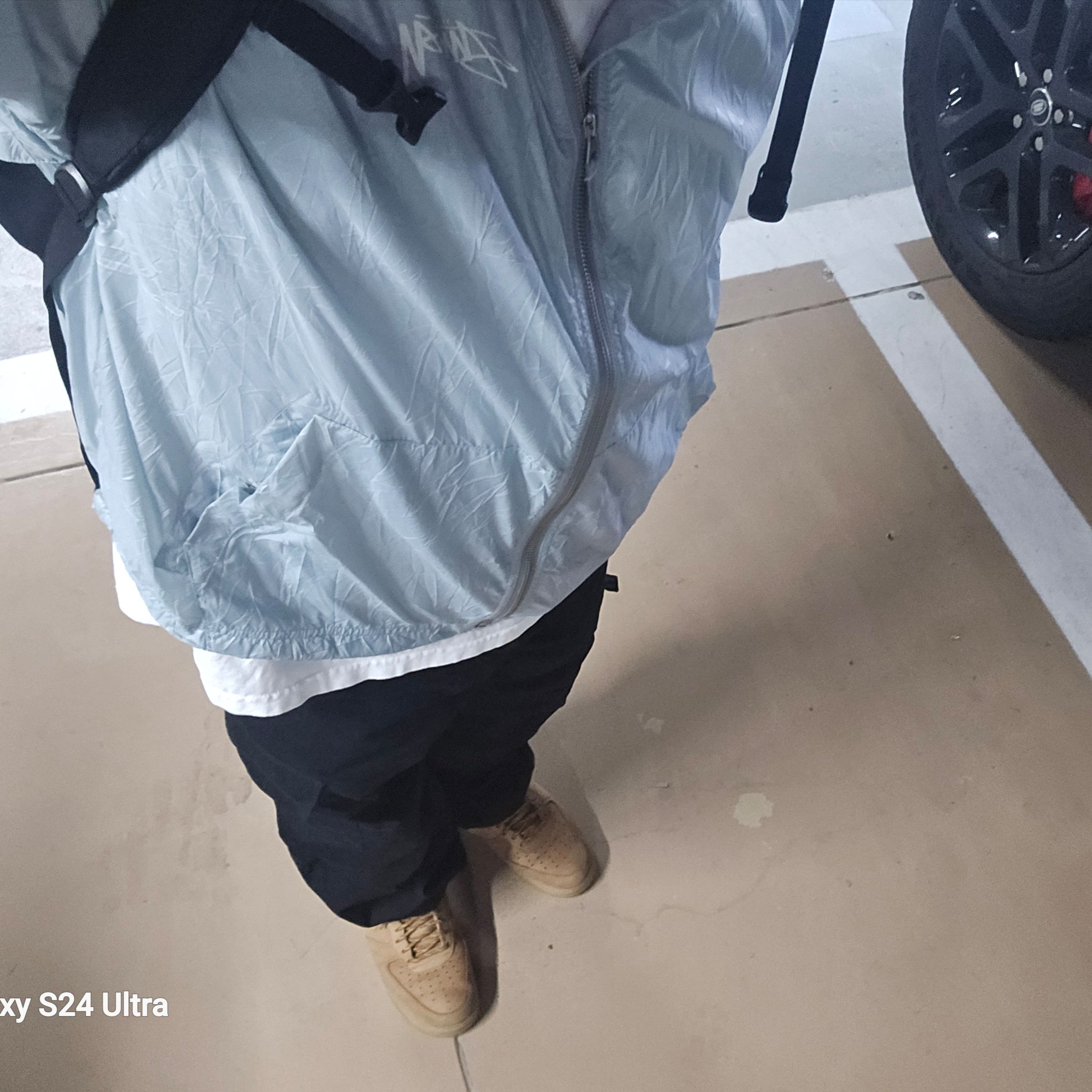 Stussy Beach Shell Wrinkled Nylon Jacket Slate, Nike Air Force 1 '07 WB Flax 착용 스타일 - 1