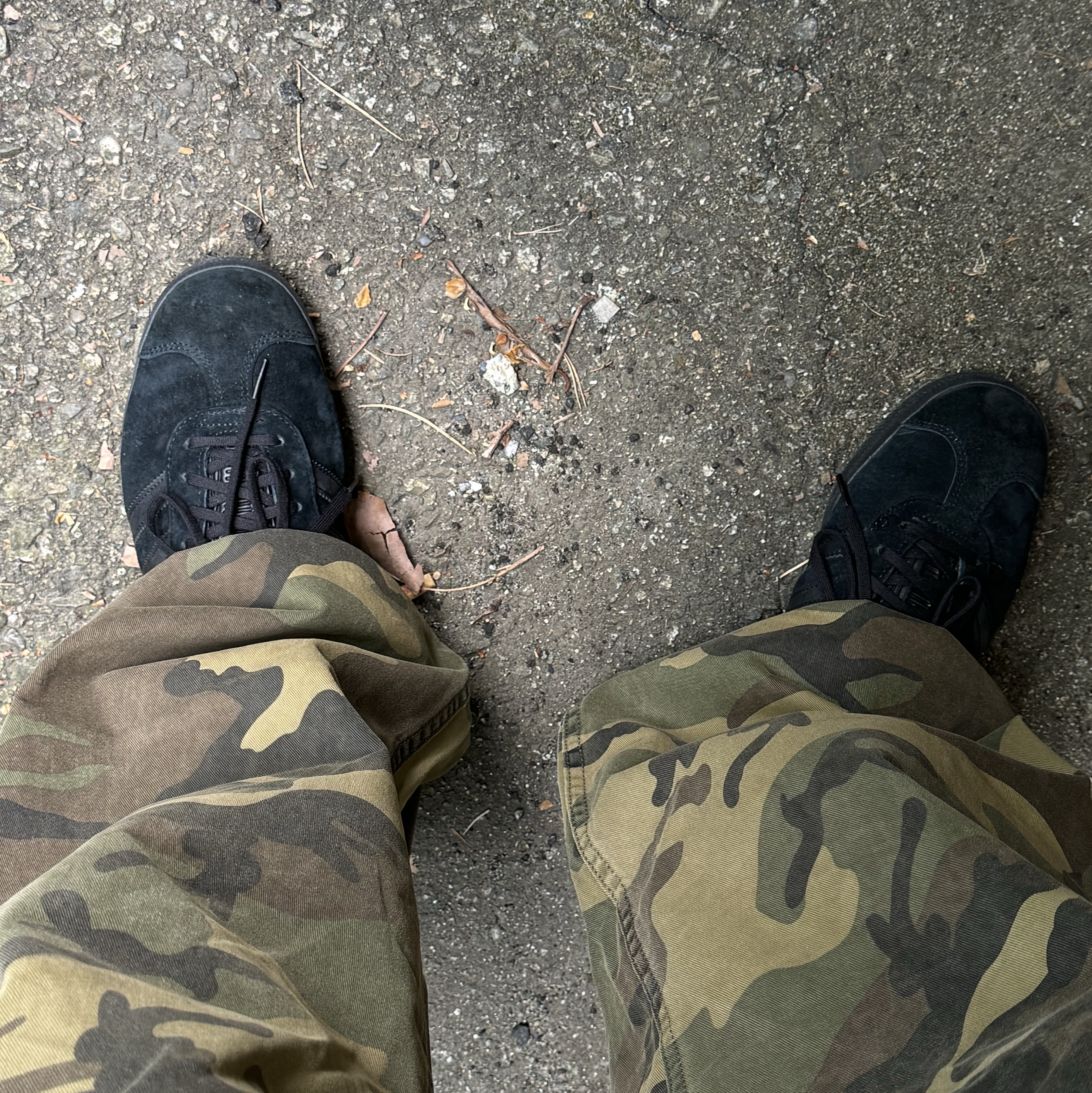 Adidas Gazelle Triple Black 착용 스타일