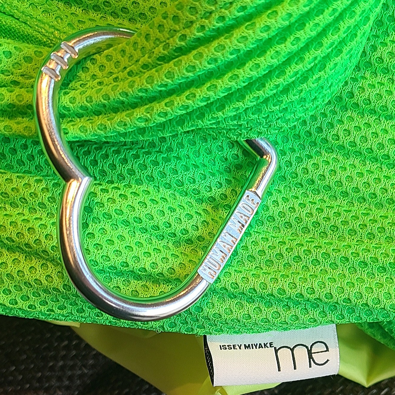 Human Made Heart Carabiner Silver 착용 스타일 - 2