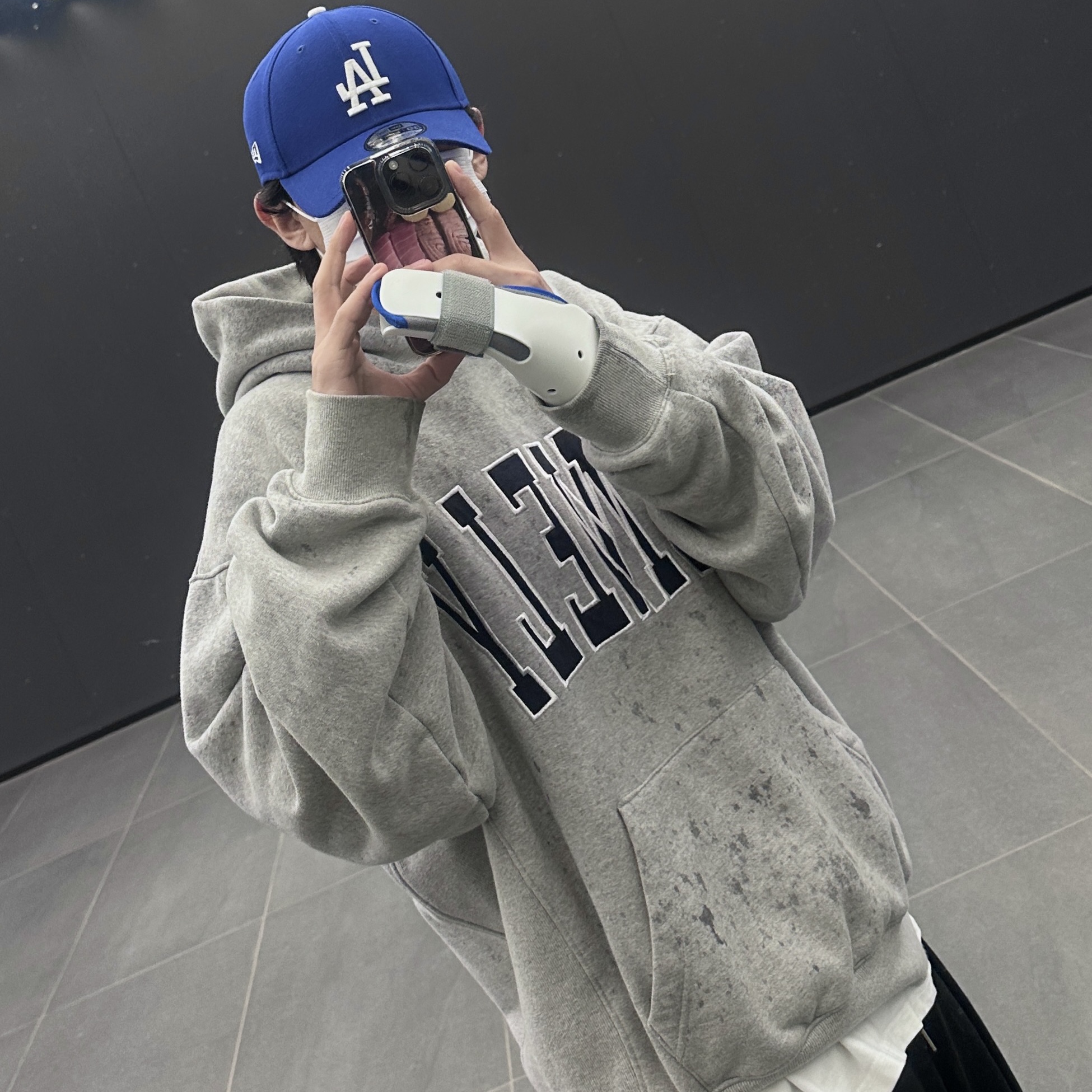 BAPE x JJJJound Bape Sta Low White Light Grey 착용 스타일 - 1