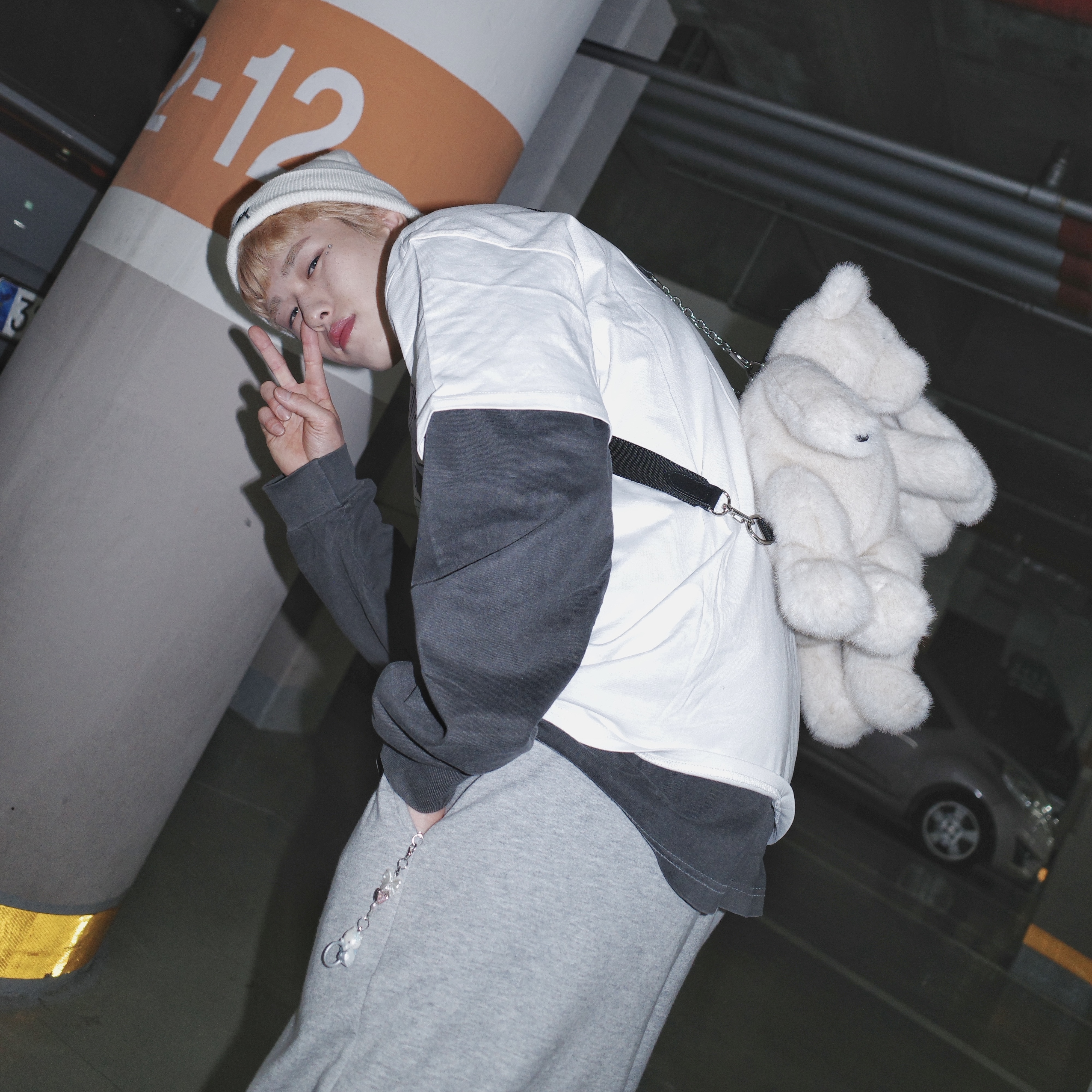 Nike x Stussy Cuff Beanie White, Crocs x Disney Pixar Monters, Inc. Sulley Classic Cozzzy Sandal Multi 착용 스타일 - 4