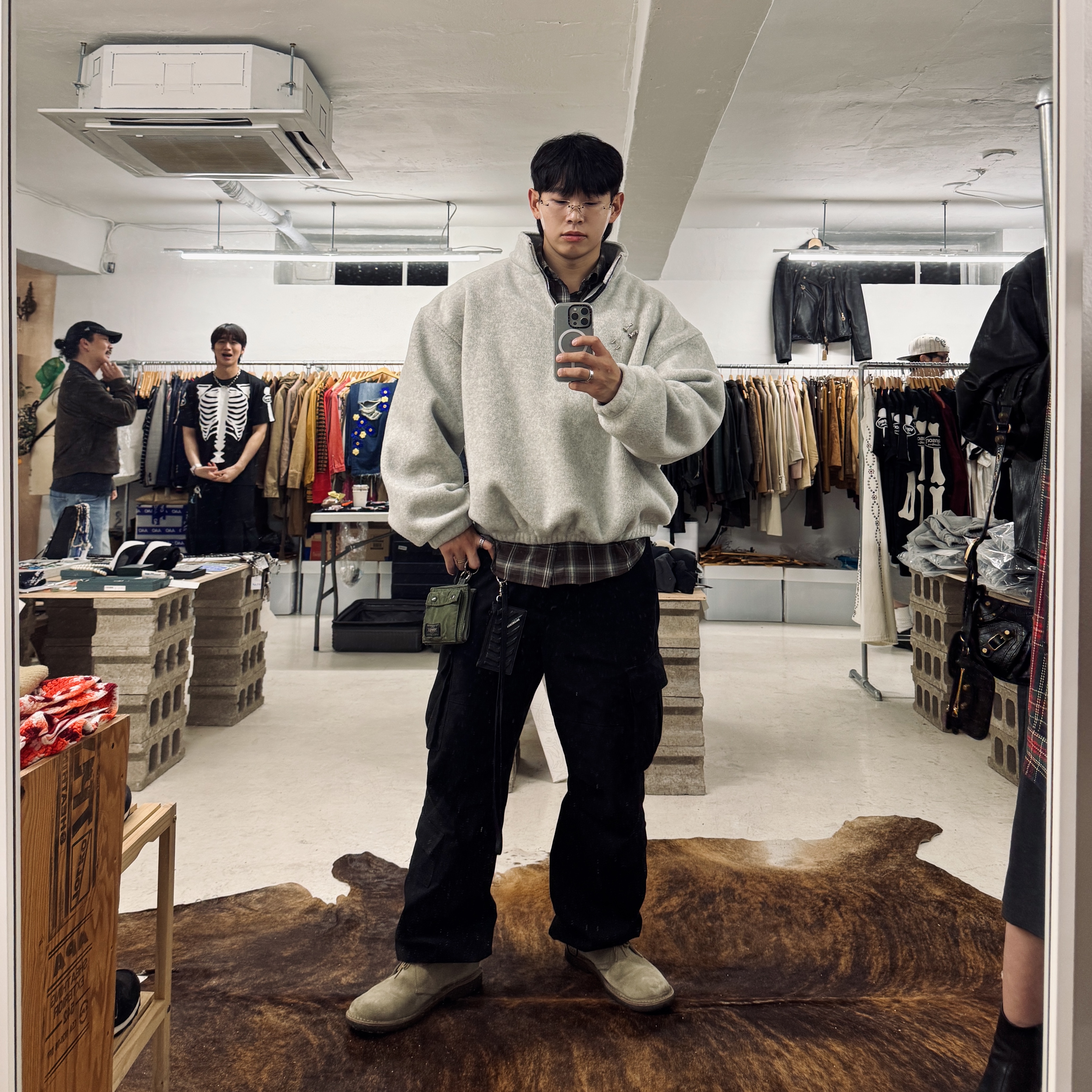 MJD Cropped Check Shirt Choco Brown, Nonnod Half zip fleece Cloud white 착용 스타일 - 5