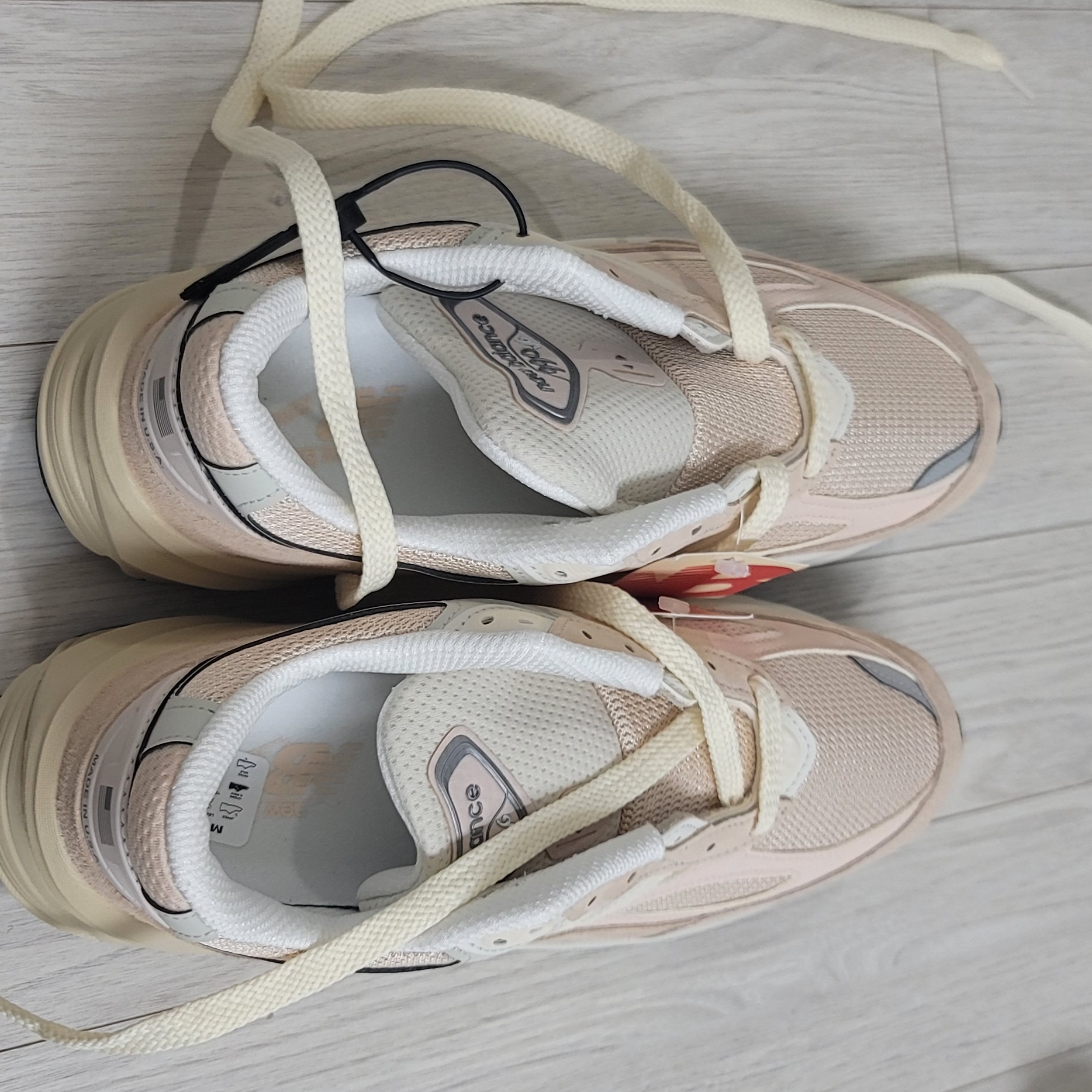 New Balance 990v6 Made in USA Vintage Rose Sea Salt 착용 스타일 - 4