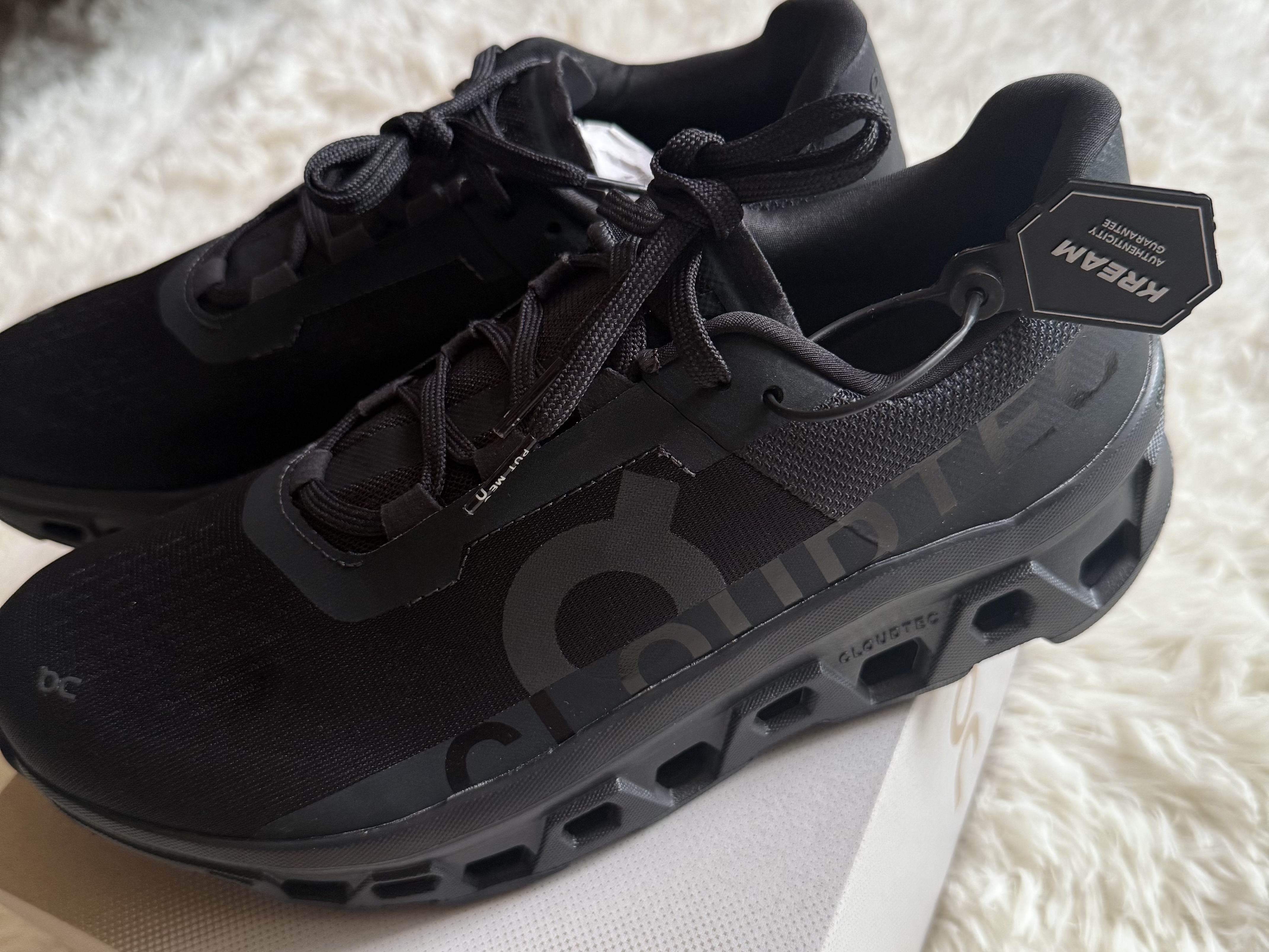 On Running Cloudmonster All Black 착용 스타일 - 1