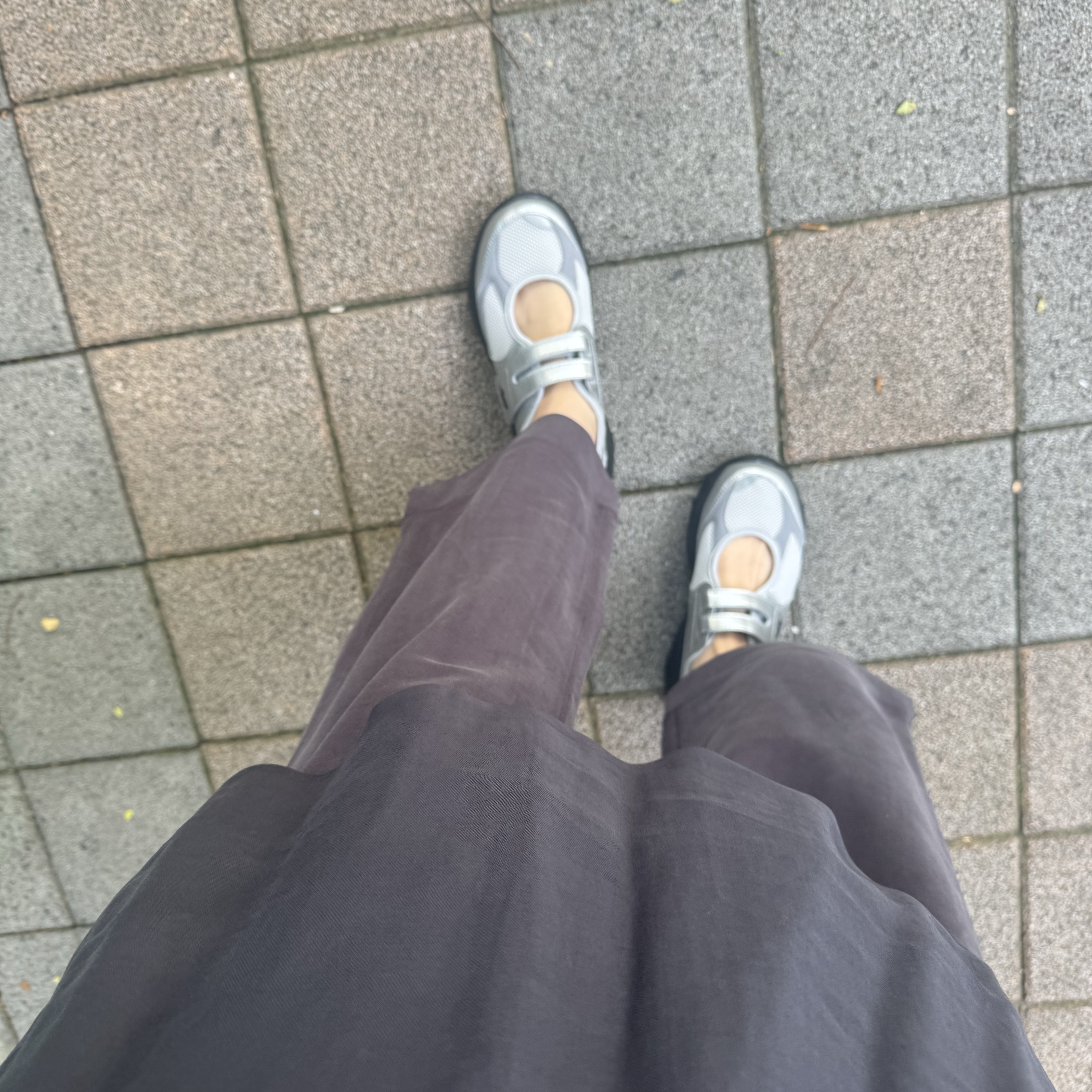 (W) New Balance Breeze SD2202 Metalic Silver 착용 스타일