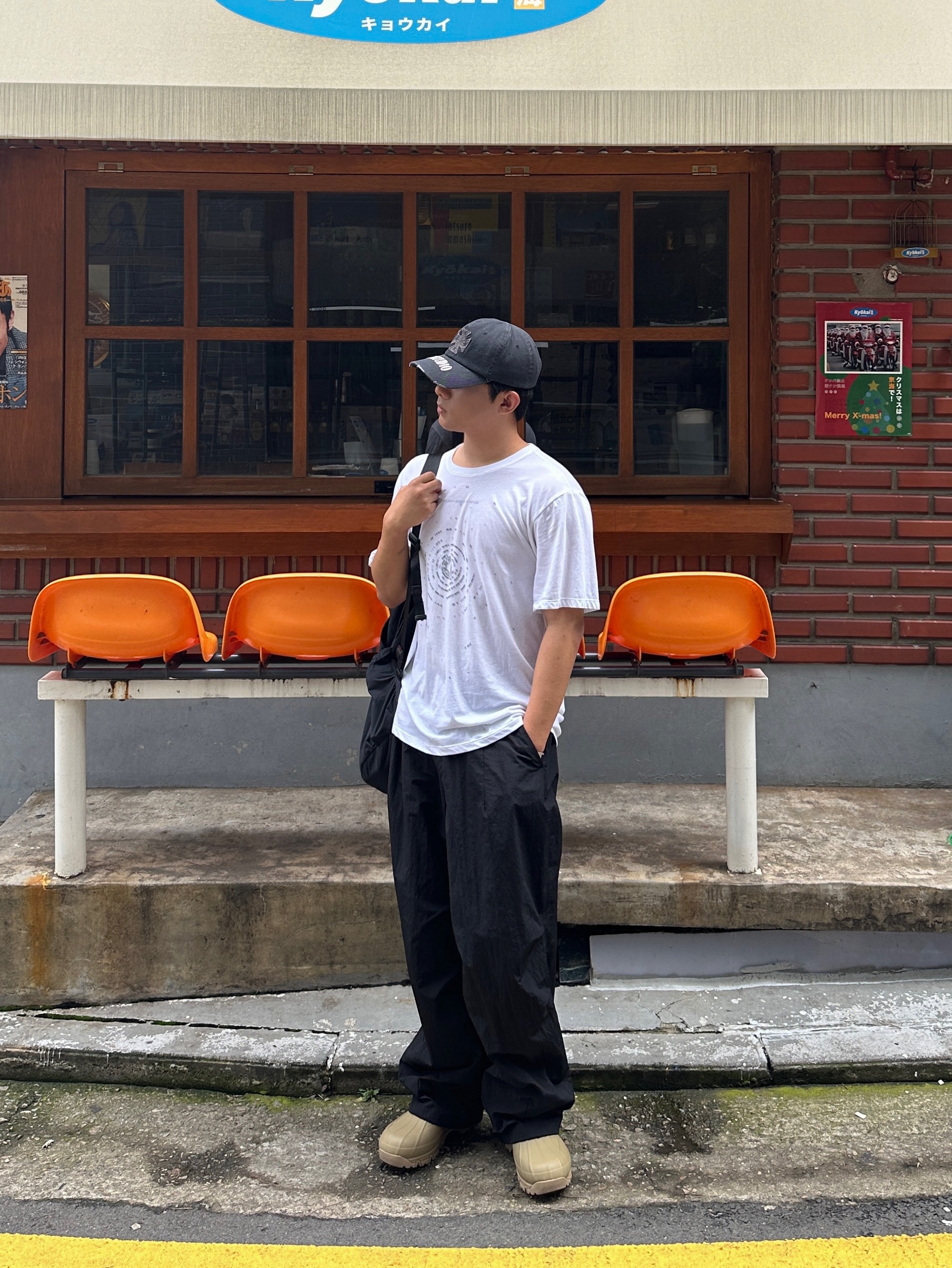 Amomento Motive Graphic T-Shirt White, Amomento Ripstop Fatigue Pants Black 착용 스타일 - 4