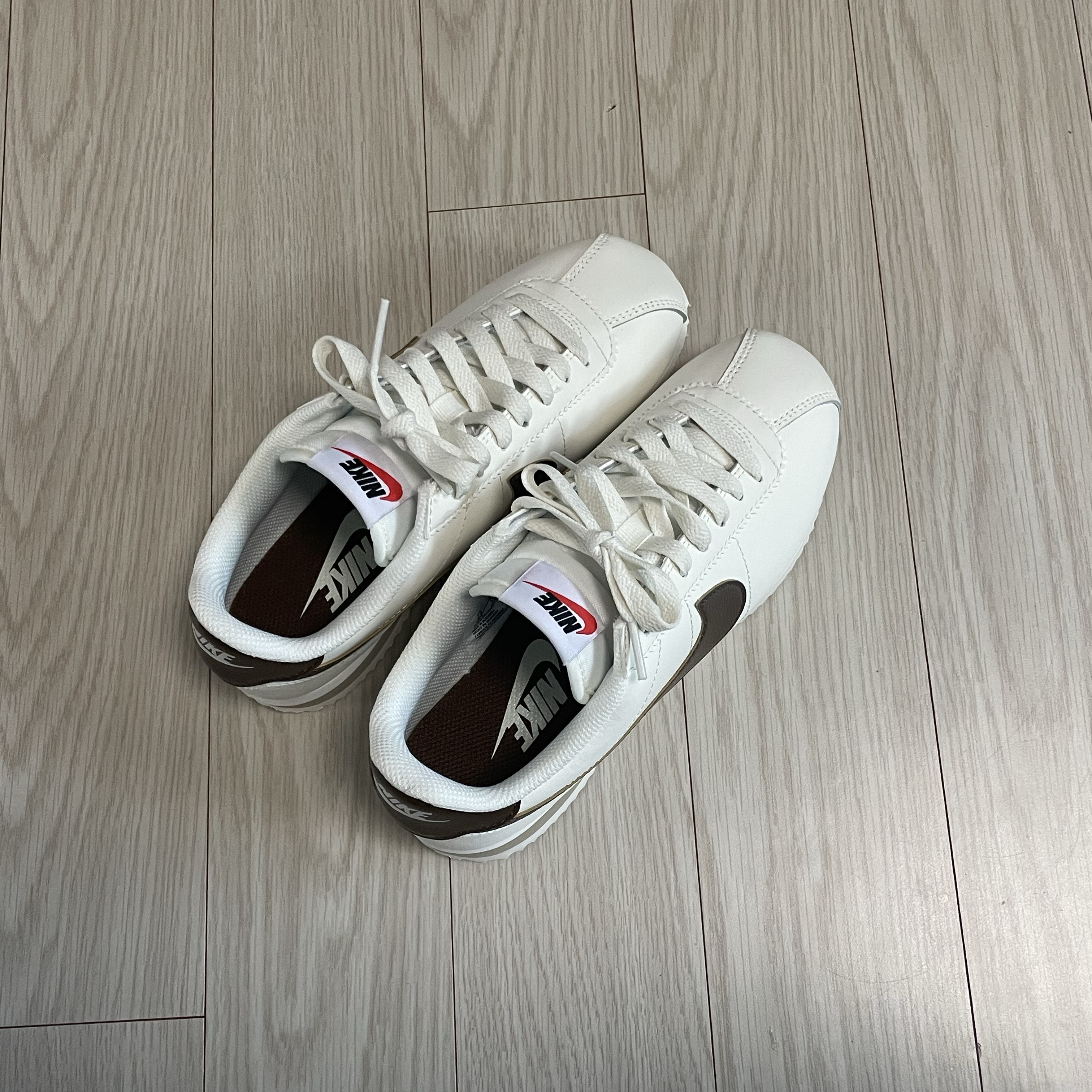 (W) Nike Cortez Sail Cacao Wow 착용 스타일 - 2