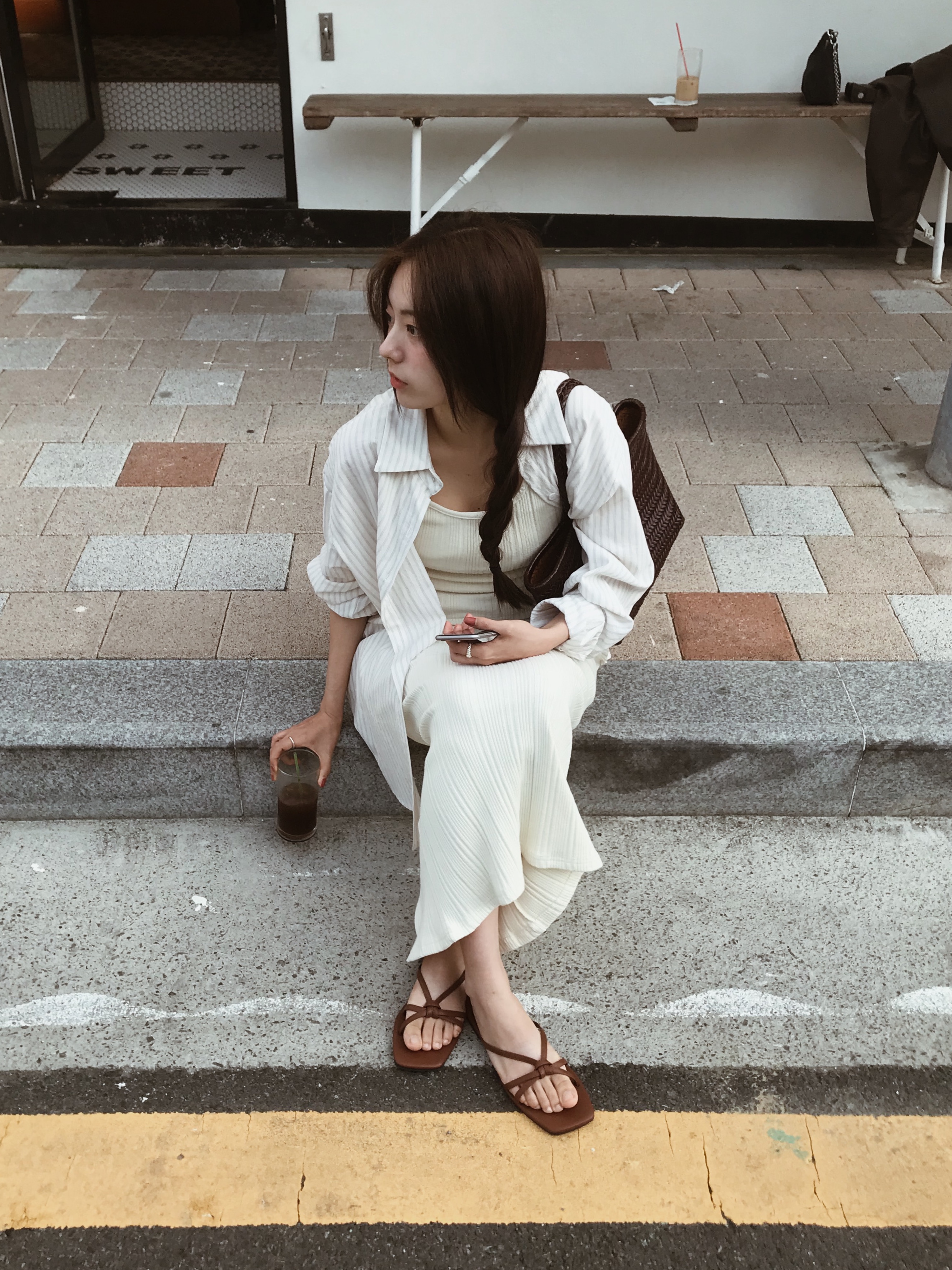 Dragon Diffusion Hobo Salvage Dark Brown 착용 스타일 - 1