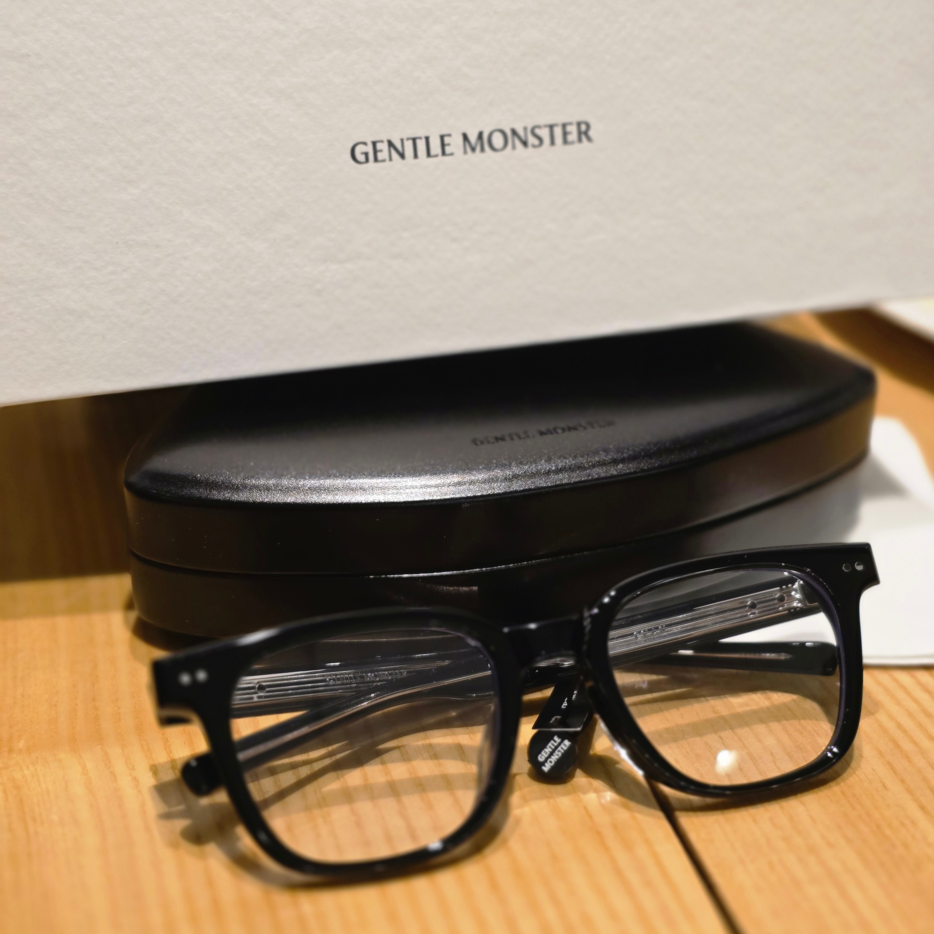 Gentle Monster Evan 01 Black 착용 스타일