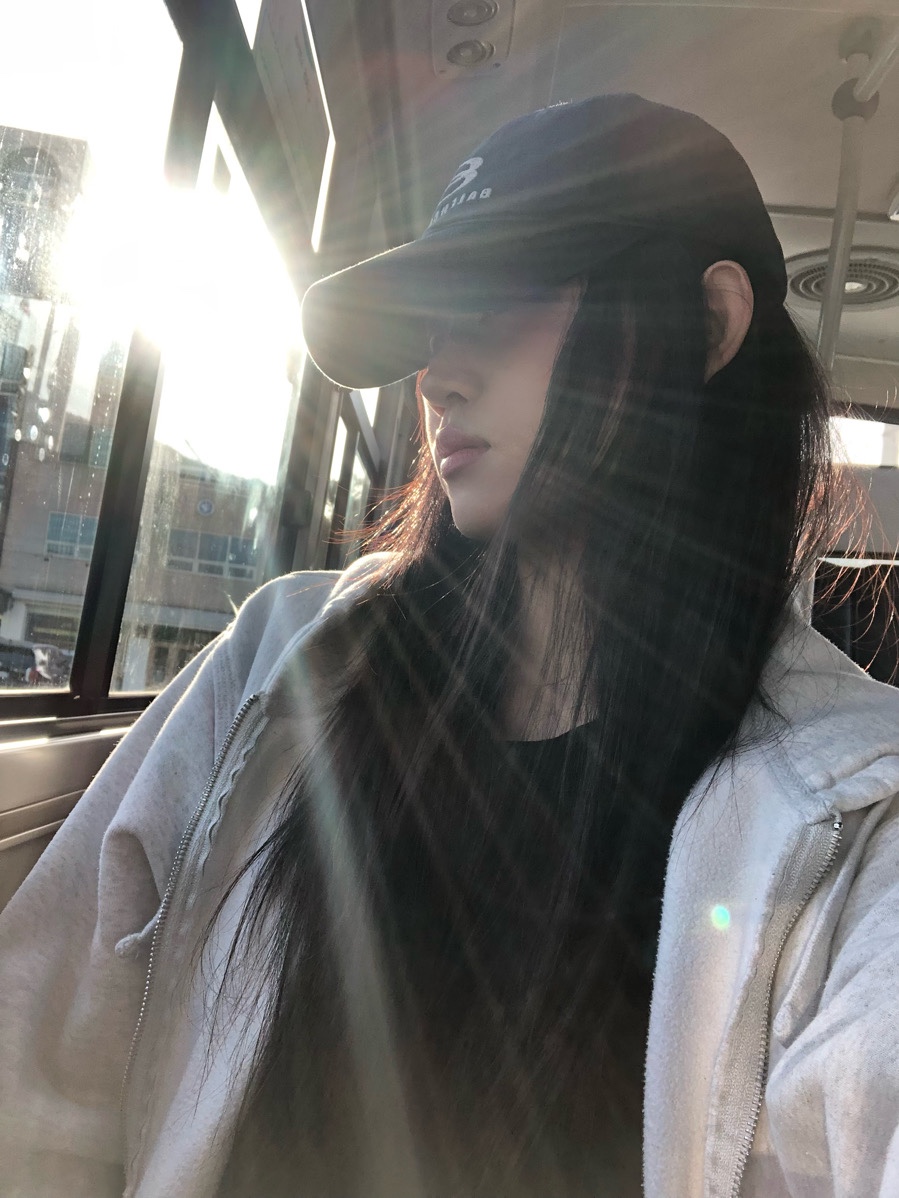 Balenciaga Unity Snowboard Cap Navy Blue 착용 스타일