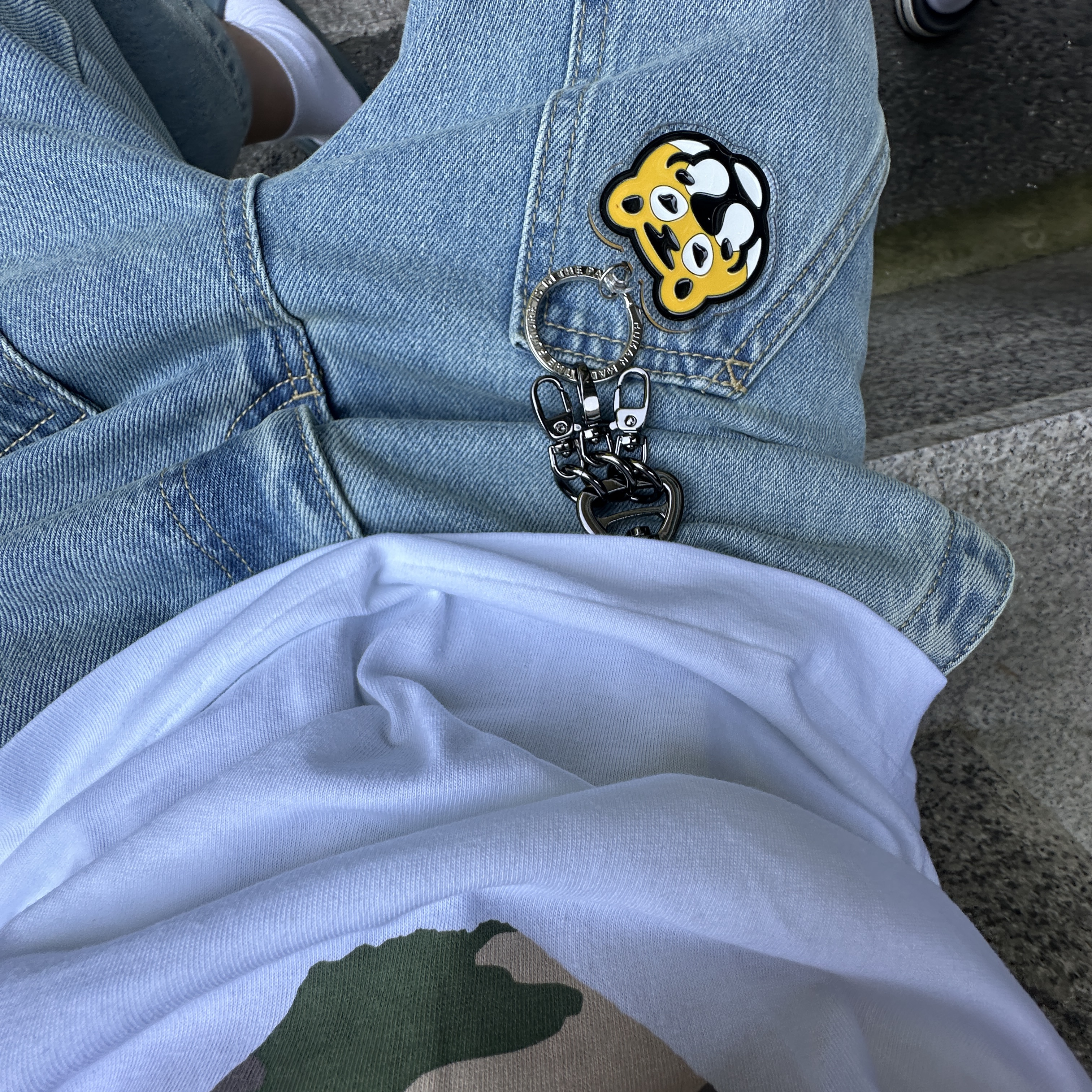Human Made Acrylic Animal Keyring Yellow, Play Comme des Garcons Camouflage Heart T-Shirt White 착용 스타일