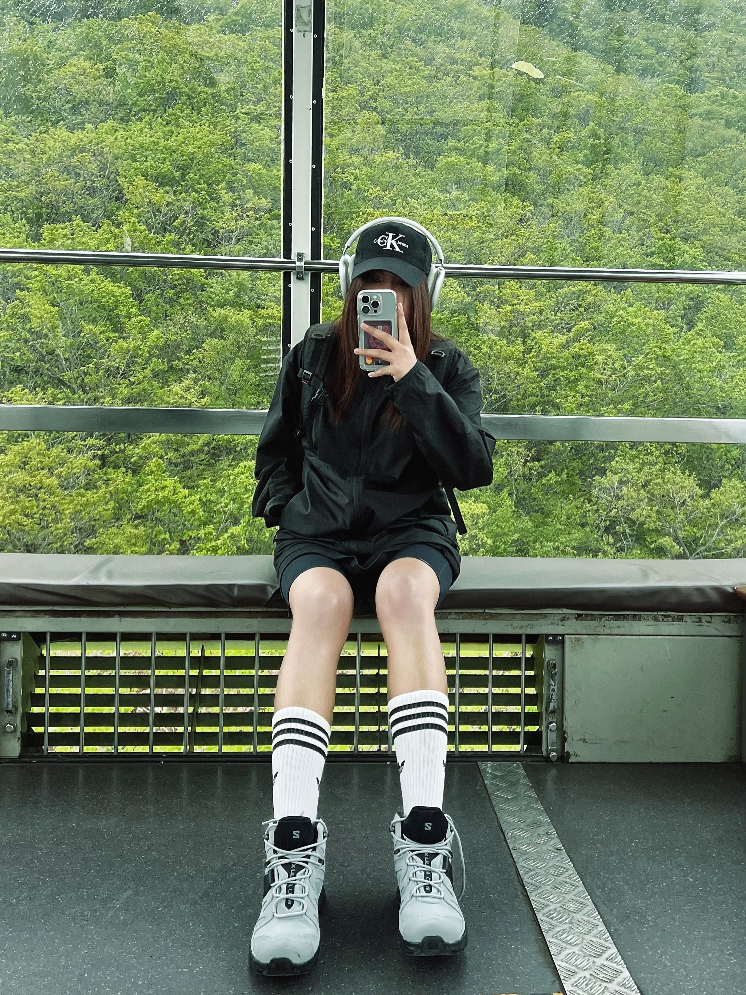Apple AirPods Max Lightning Silver (Korean Ver.), Supreme Backpack Black - 18FW 착용 스타일 - 2