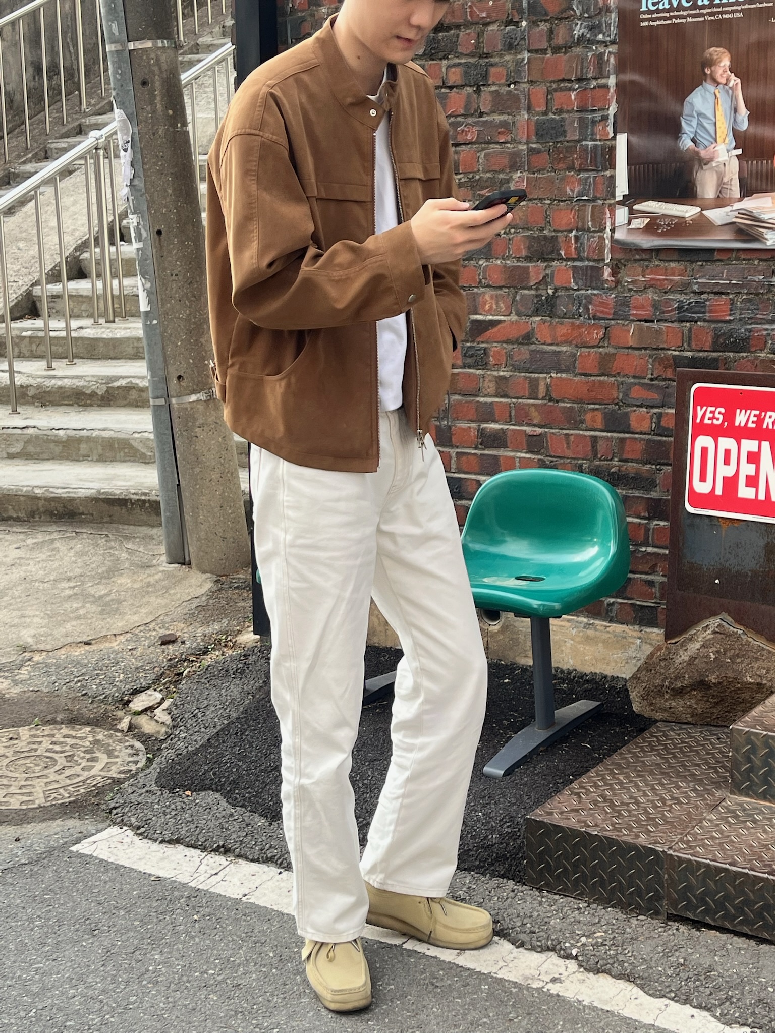 Clarks Wallabee Maple Suede 착용 스타일 - 1